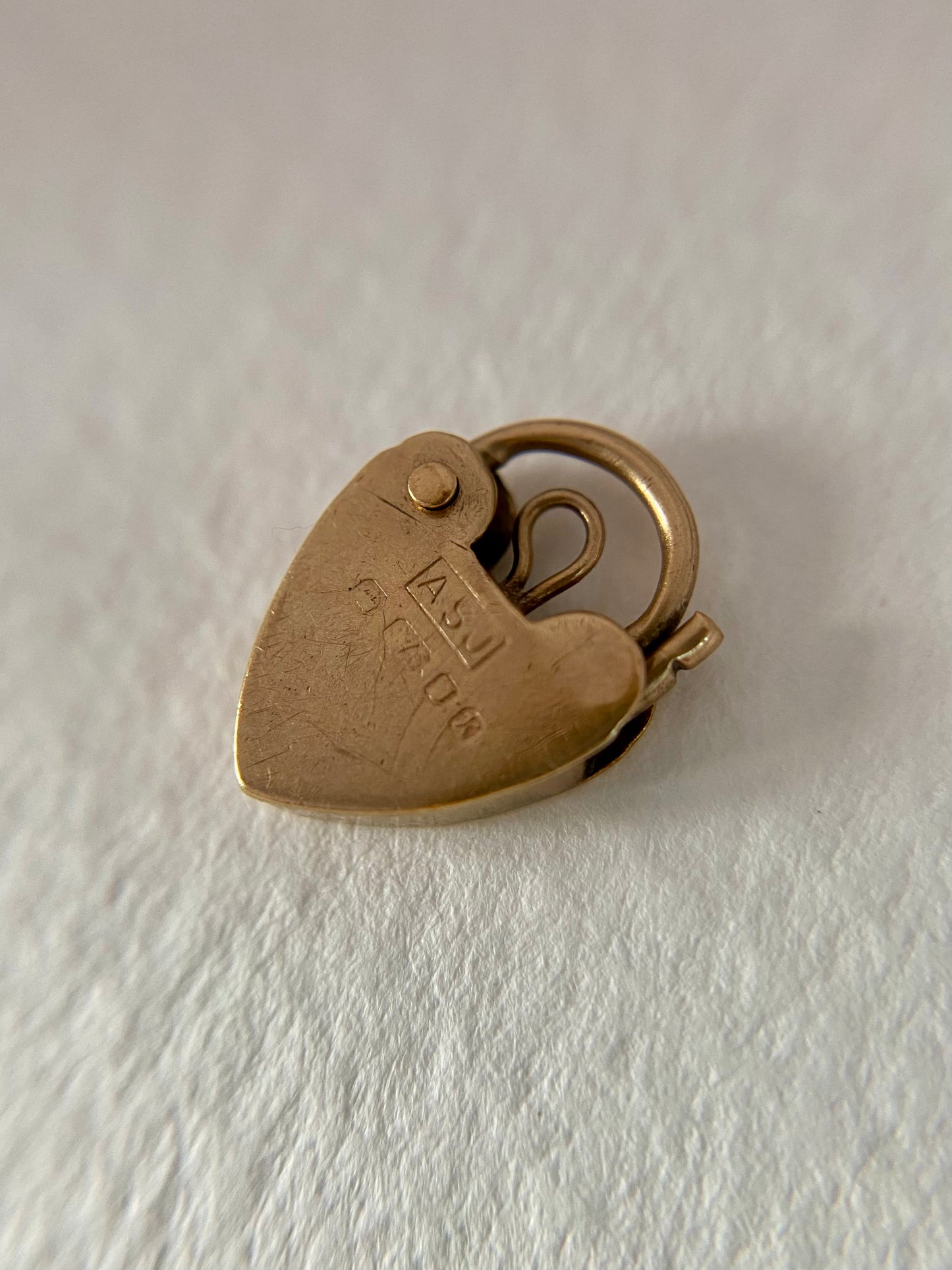 🌟 Vintage 9ct Gold Heart Padlock Pendant