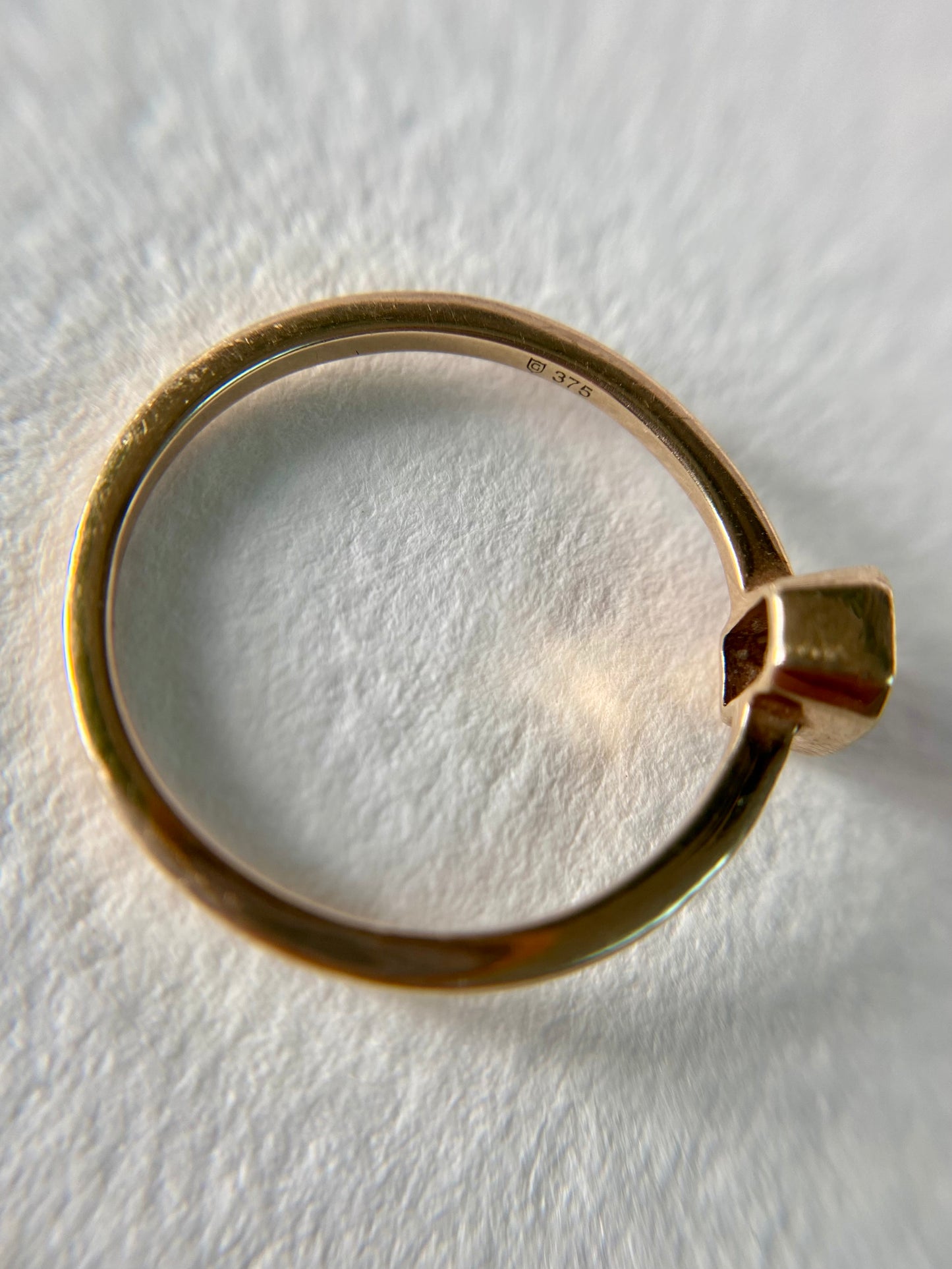 🌟 Vintage 9ct Gold Garnet Solitaire Ring