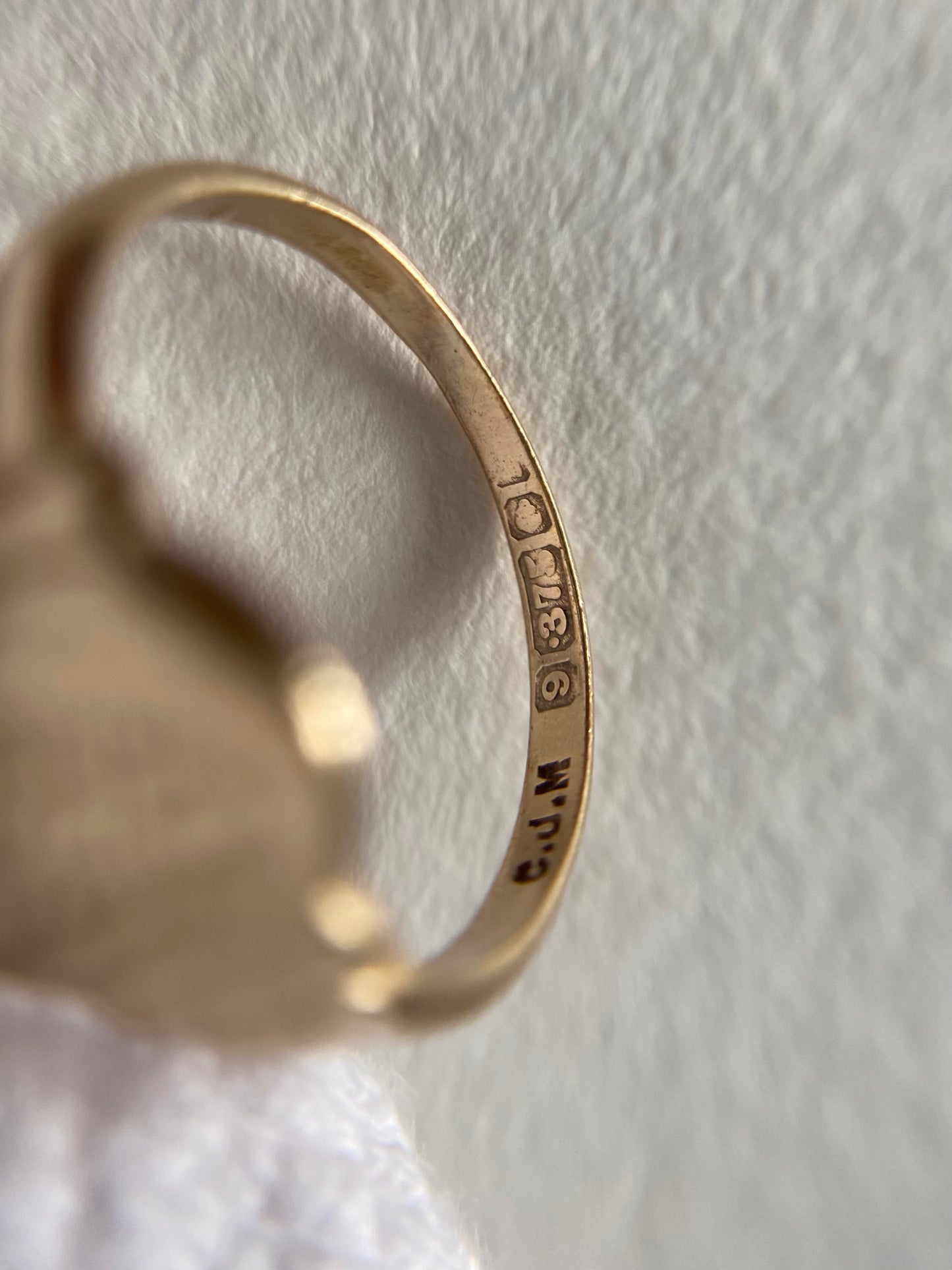 🌟 Antique 9ct Gold Oval Pinky Ring