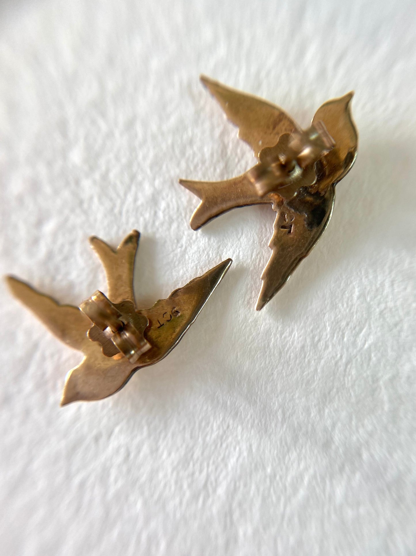 🌟 Vintage 9ct Gold Flying Bird Studs