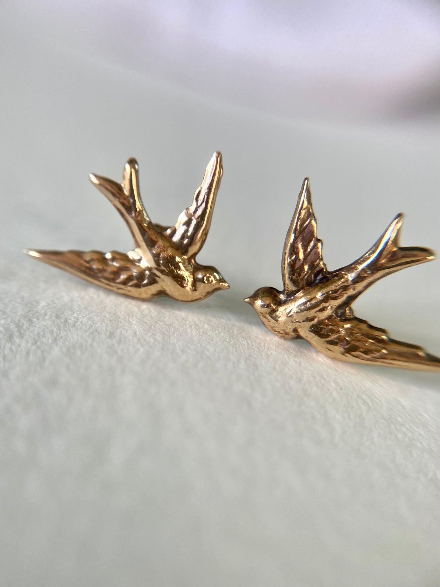 🌟 Vintage 9ct Gold Flying Bird Studs