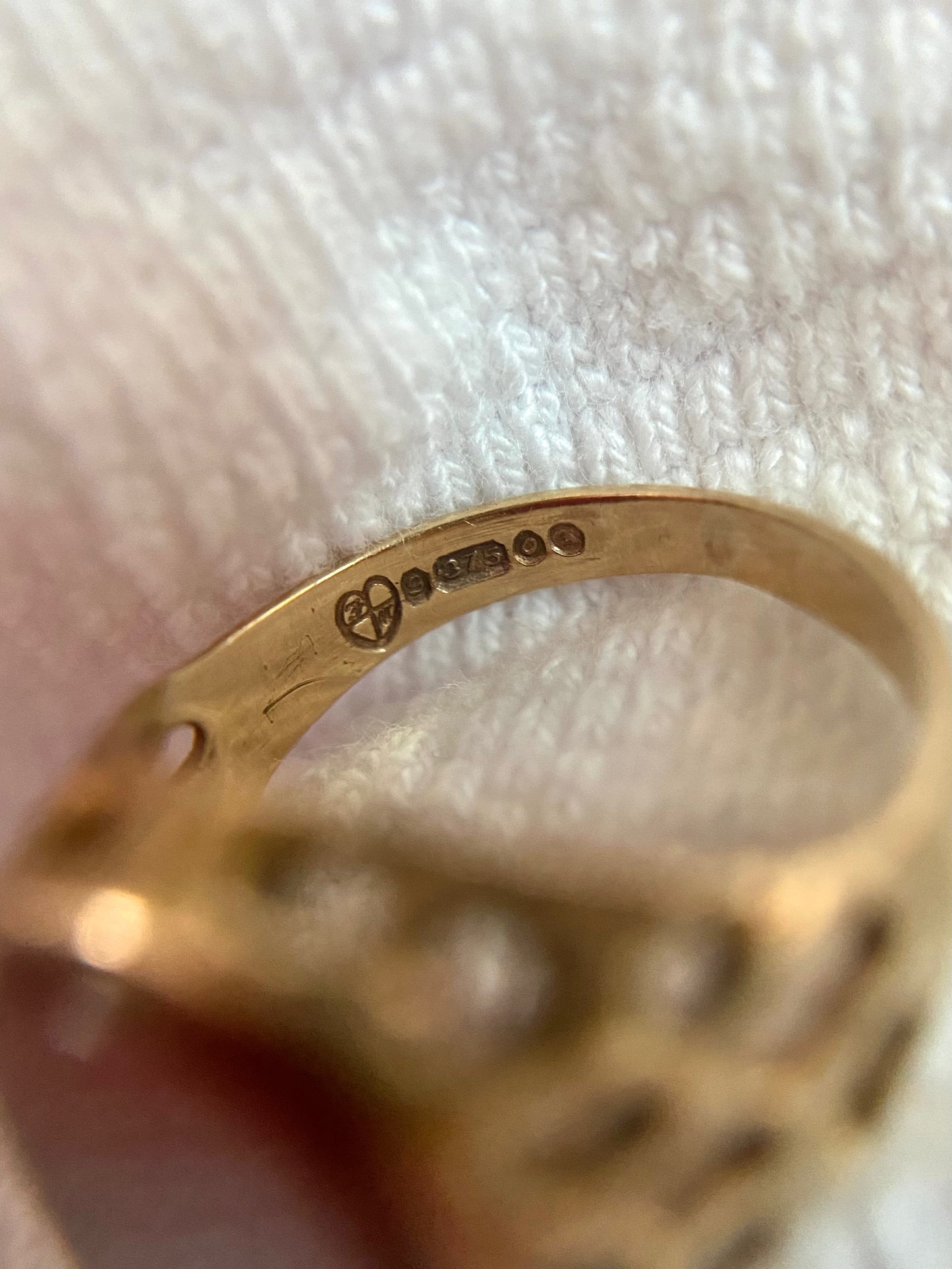 Vintage 9ct Gold Carnelian Pinky Ring