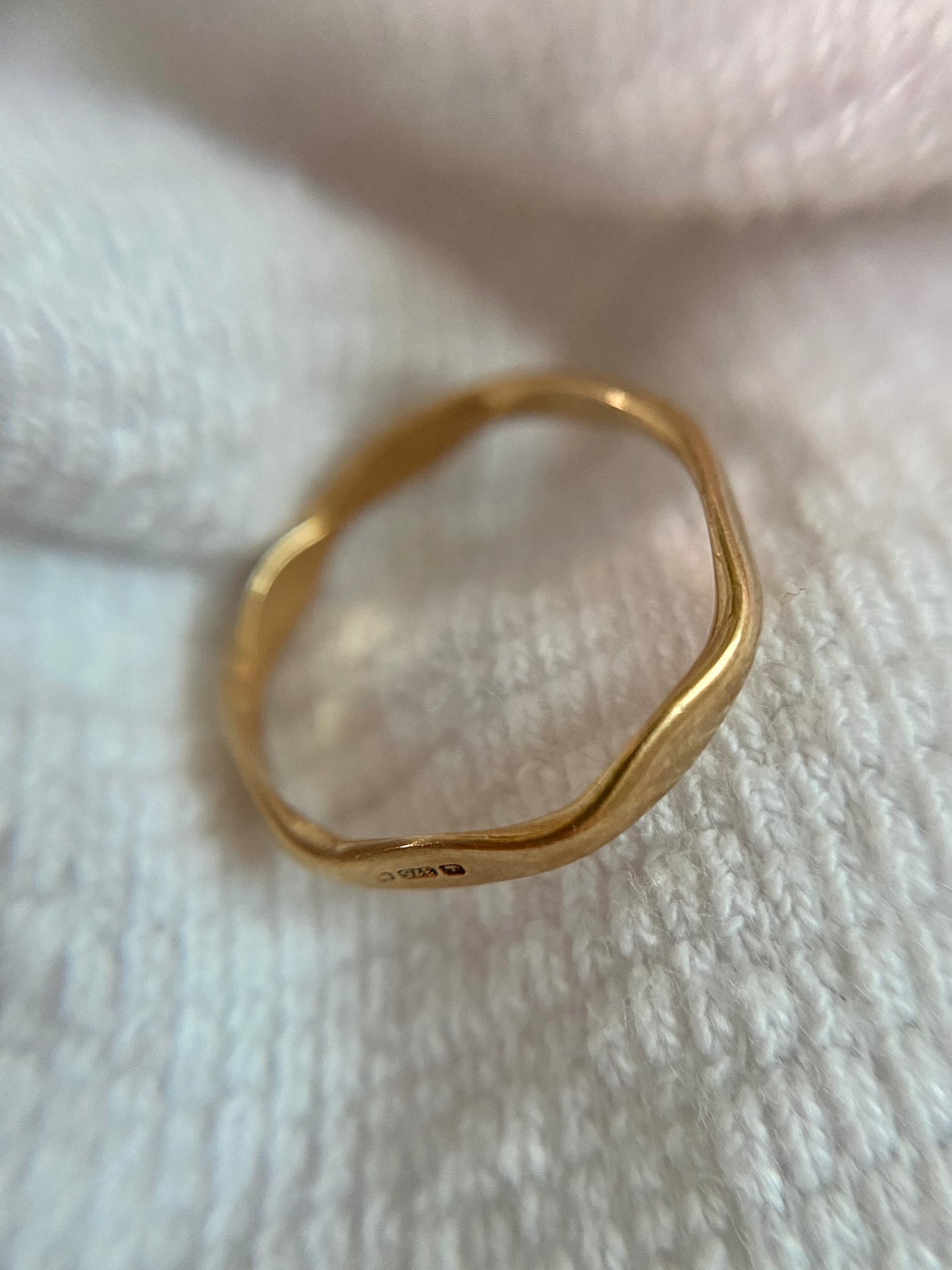 🌟 Vintage 9ct Gold 7 Sided Ring