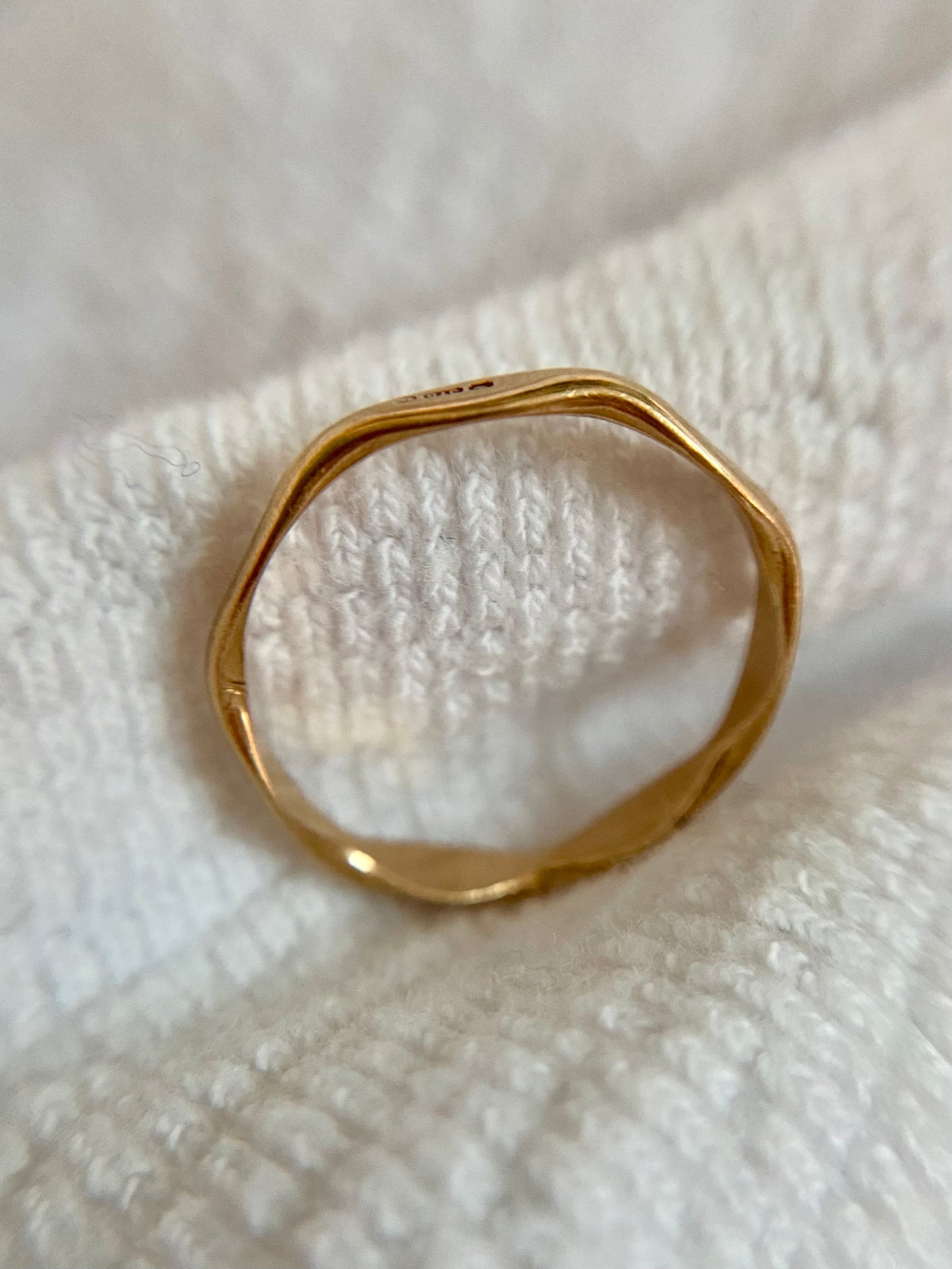 🌟 Vintage 9ct Gold 7 Sided Ring