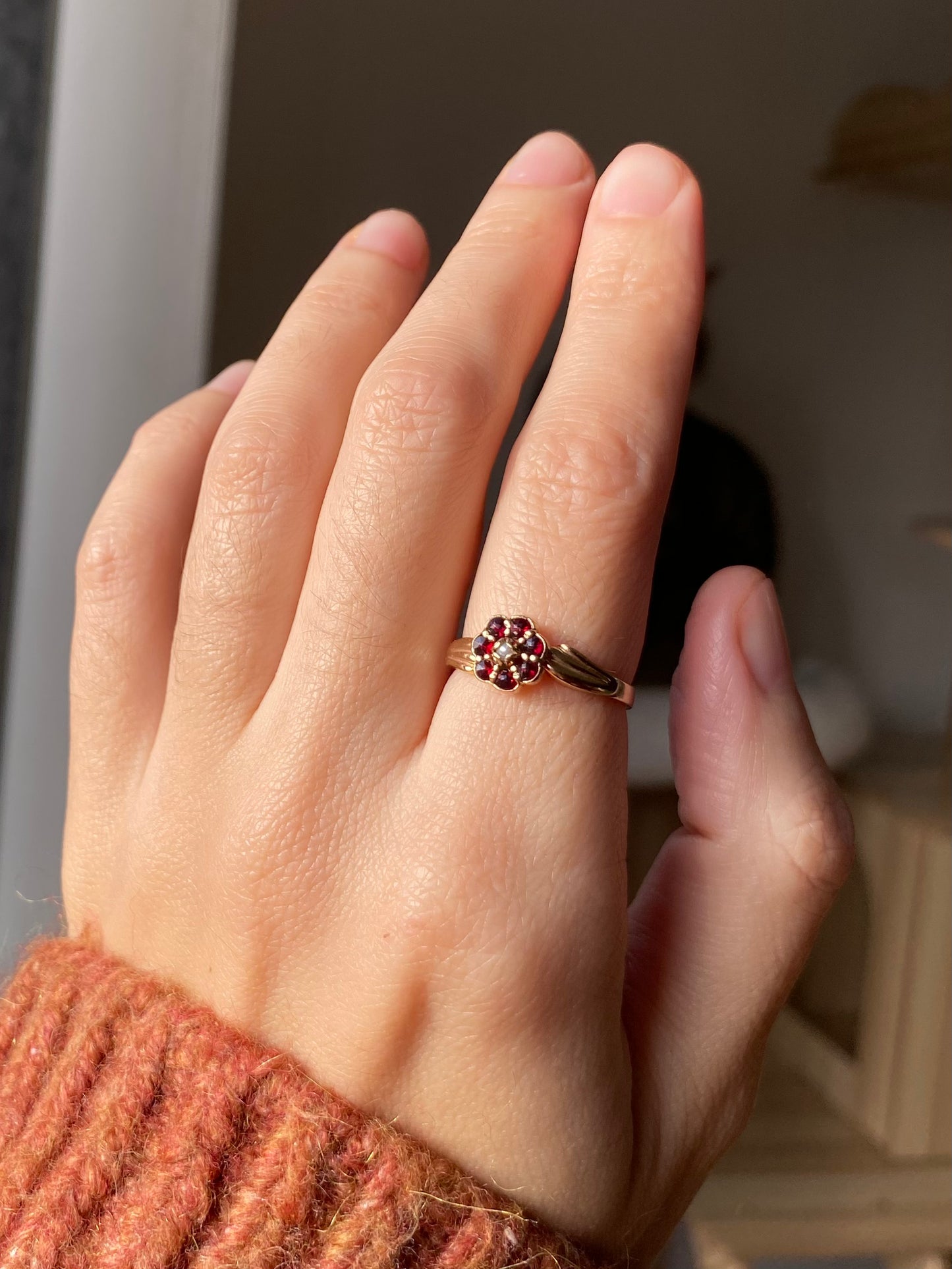 Vintage 9ct Gold Garnet + Pearl Flower Ring