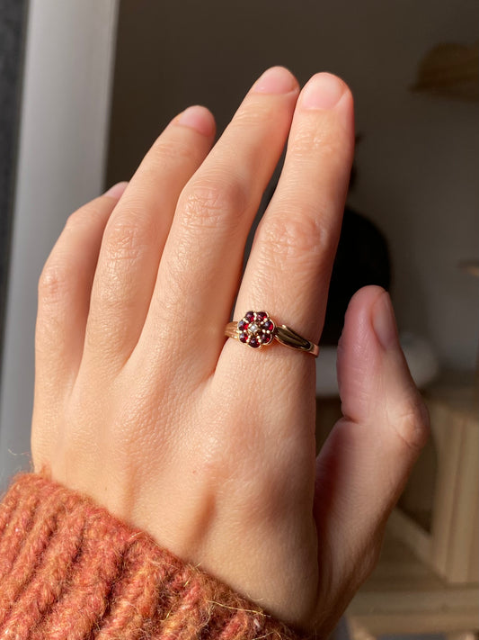 Vintage 9ct Gold Garnet + Pearl Flower Ring