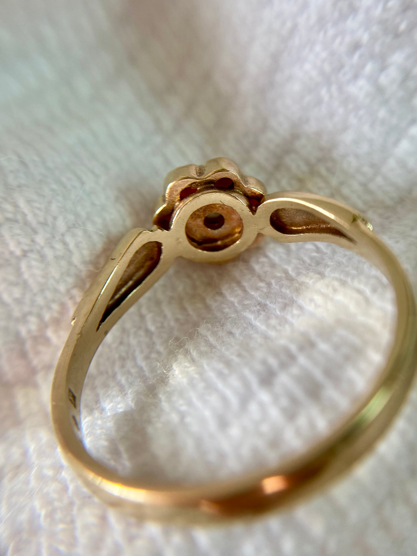 Vintage 9ct Gold Garnet + Pearl Flower Ring