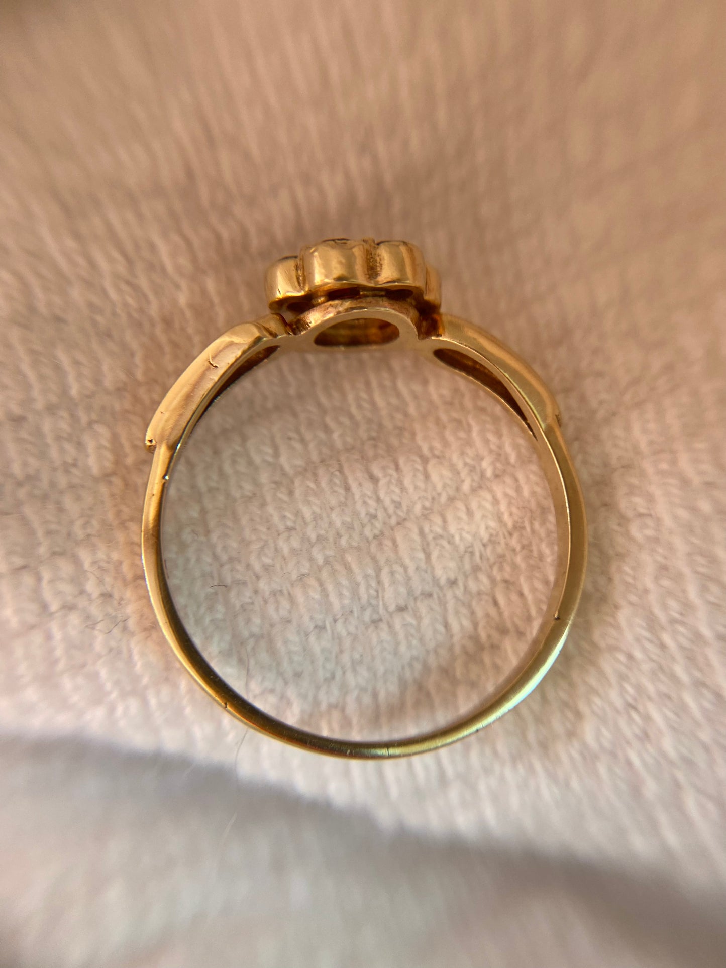 Vintage 9ct Gold Garnet + Pearl Flower Ring