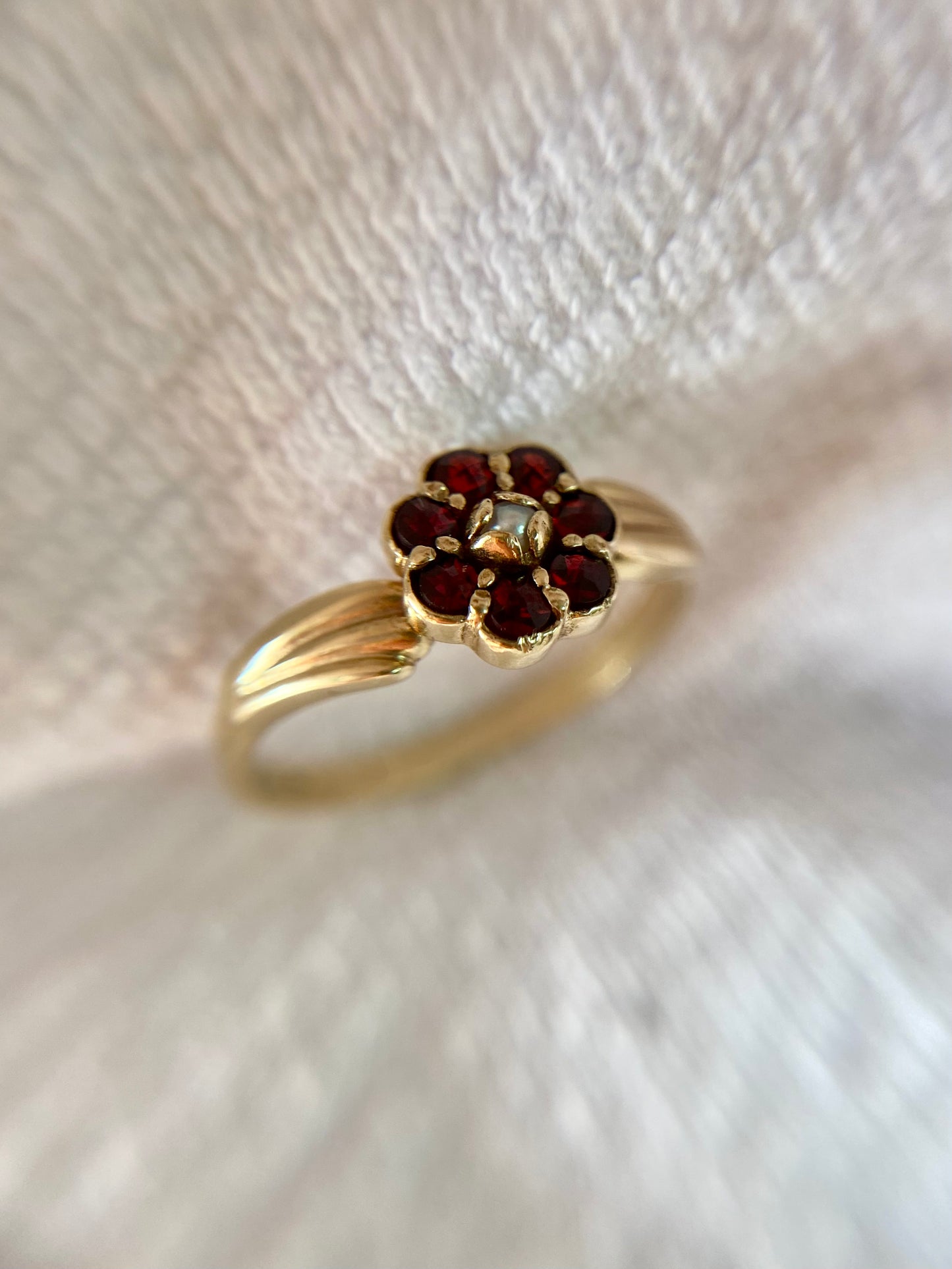 Vintage 9ct Gold Garnet + Pearl Flower Ring
