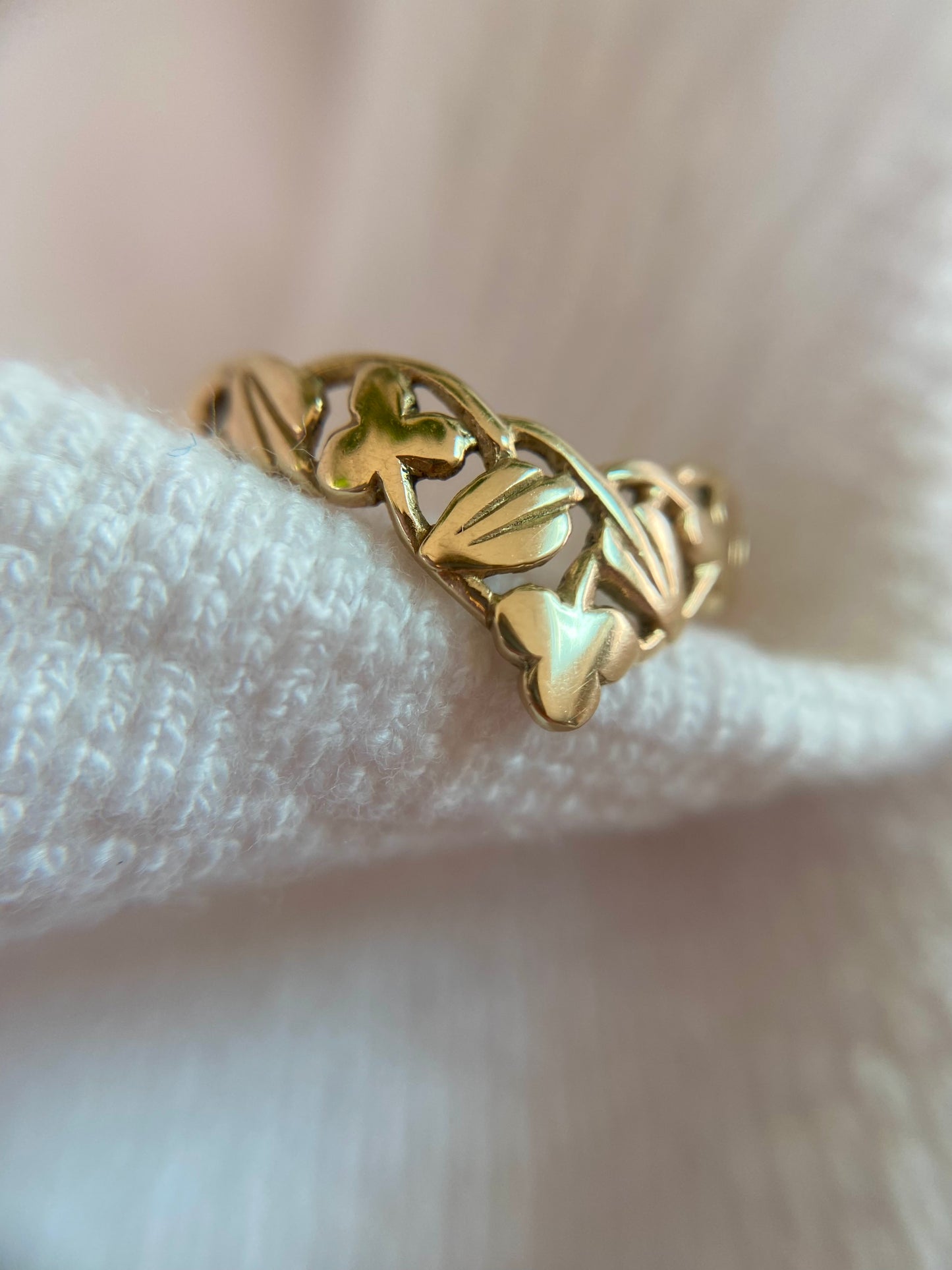Vintage 9ct Gold Leafy Wishbone Ring