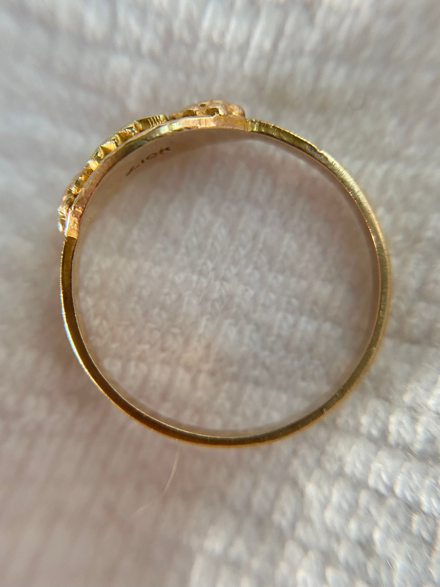 Preloved 10k Black Hills Gold Ring