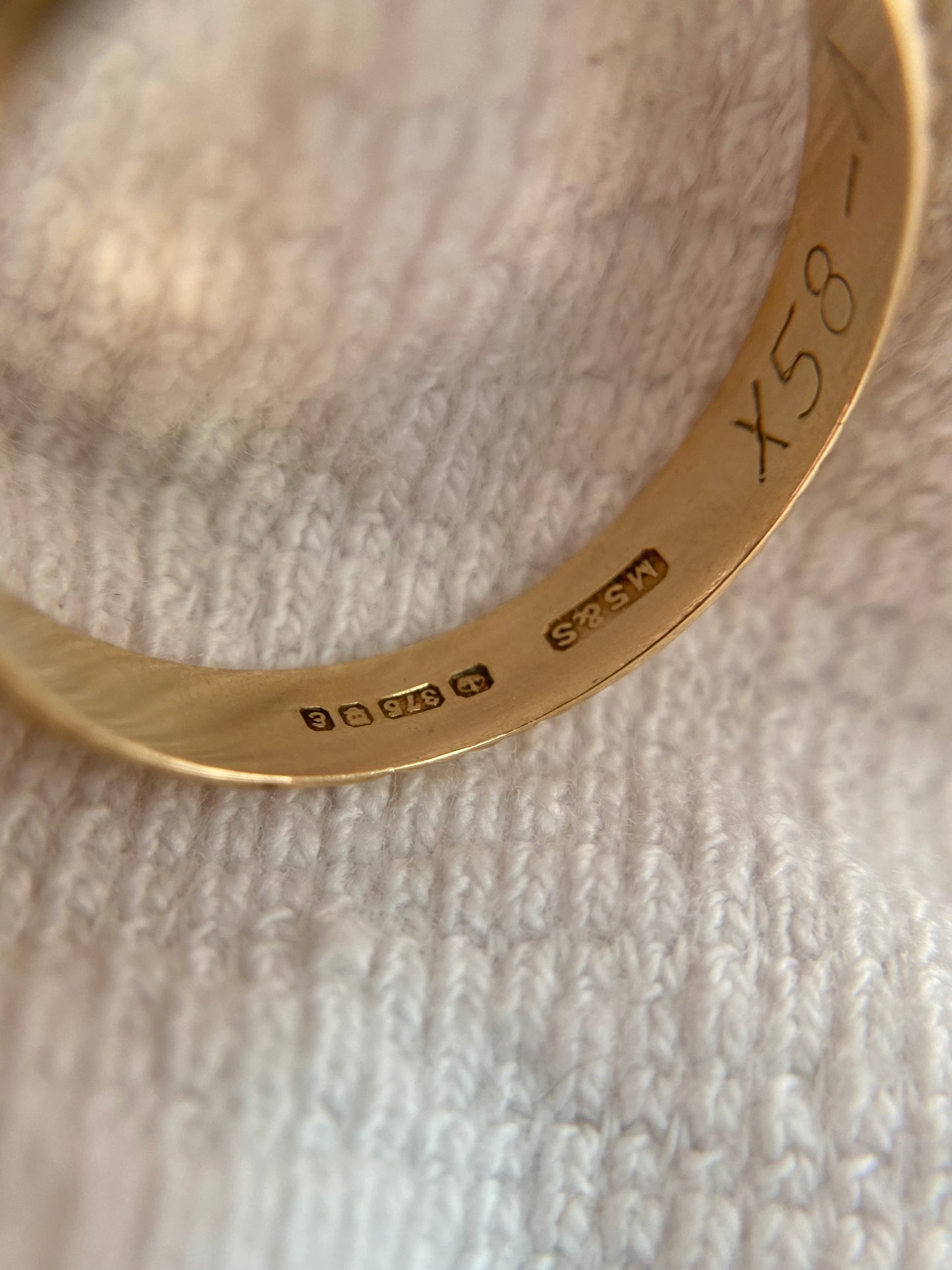 Vintage 9ct Gold Starry Band