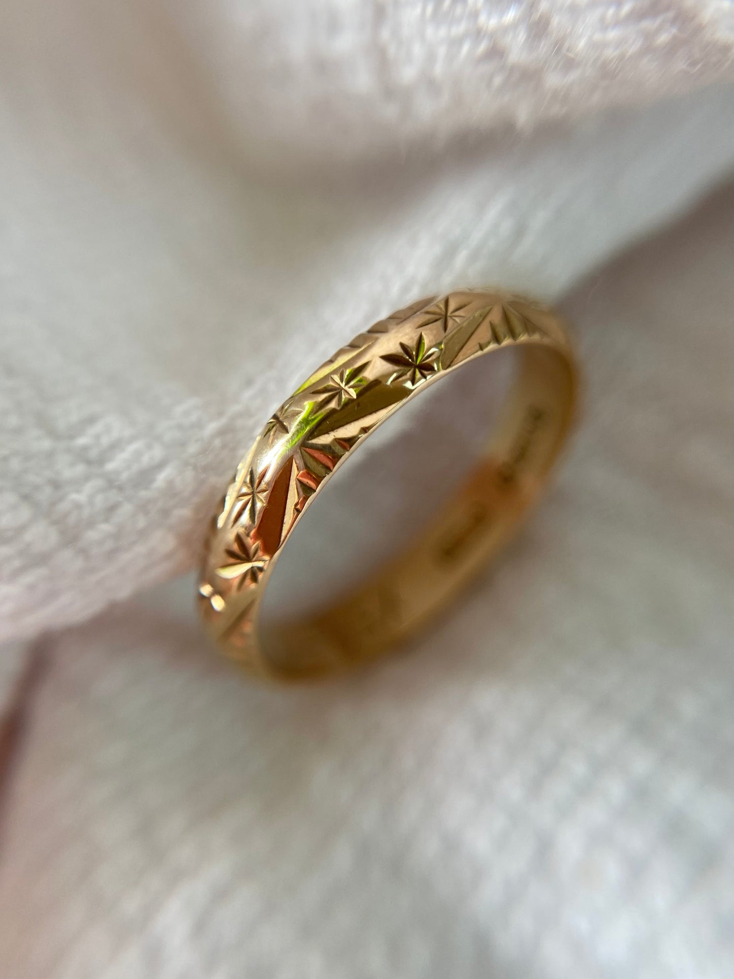 Vintage 9ct Gold Starry Band