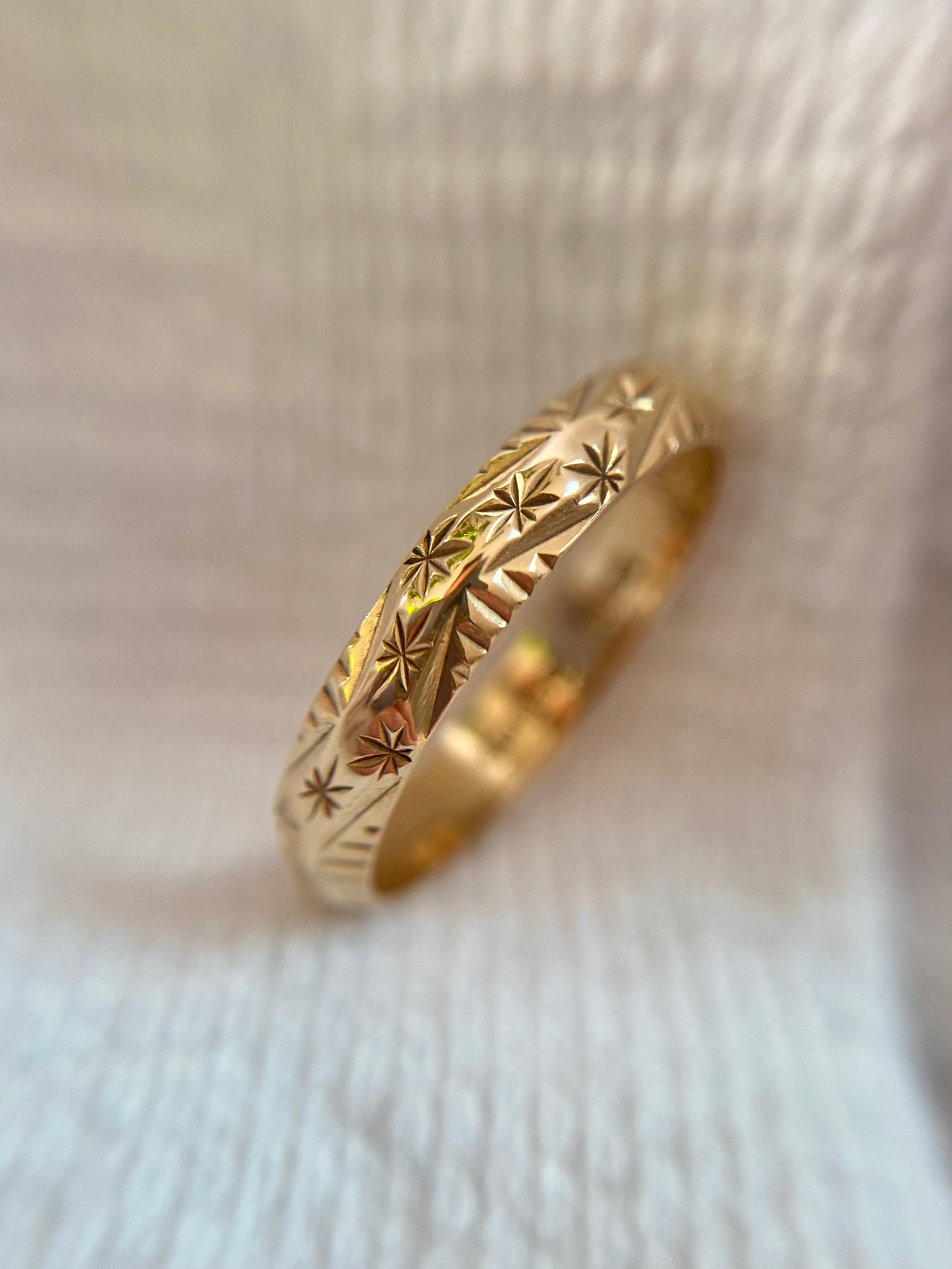 Vintage 9ct Gold Starry Band