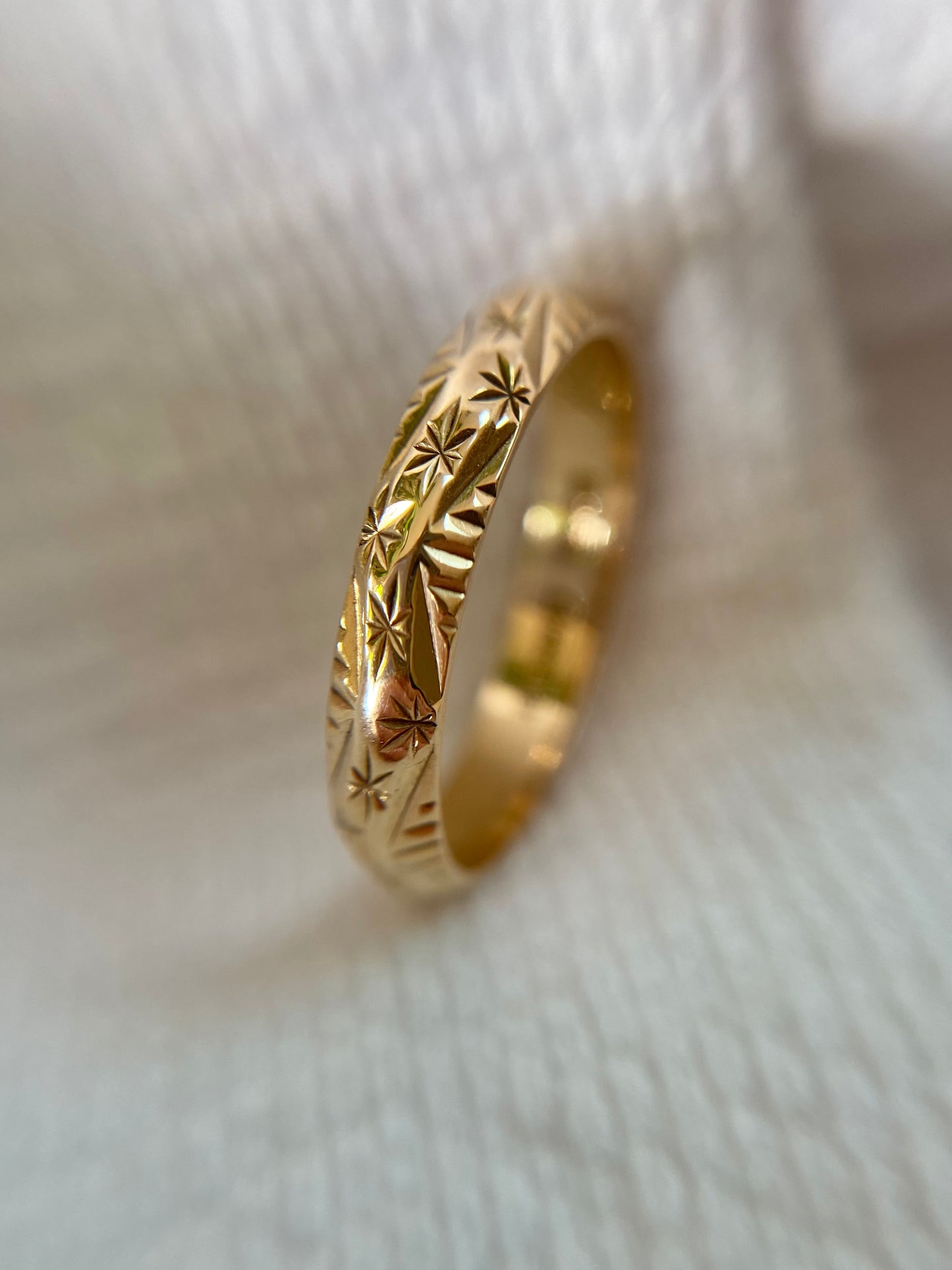 Vintage 9ct Gold Starry Band