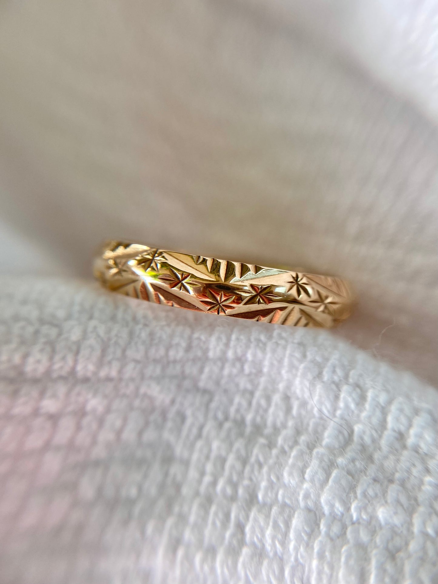 Vintage 9ct Gold Starry Band