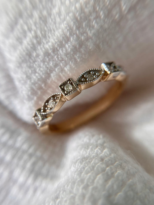 Preloved 9ct Gold Diamond Milgrain Ring