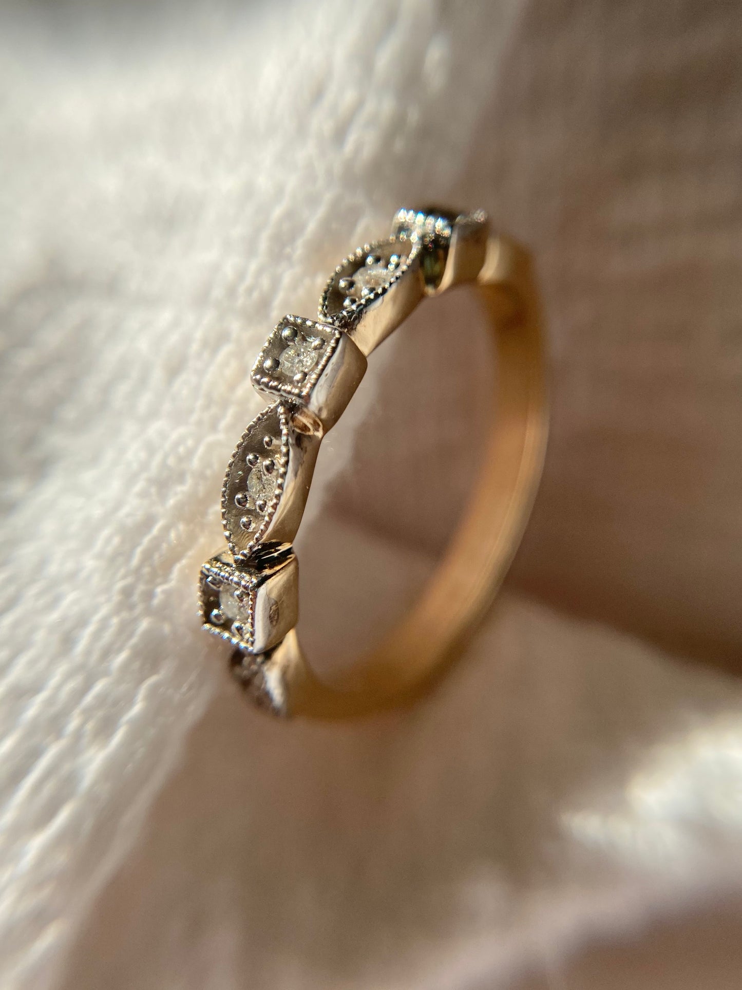 Preloved 9ct Gold Diamond Milgrain Ring