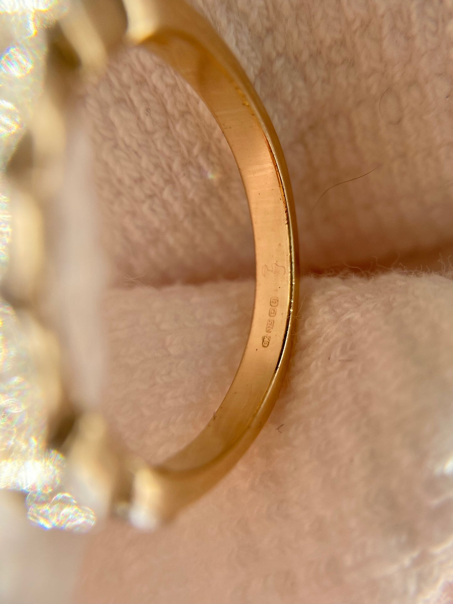 Preloved 9ct Gold Diamond Milgrain Ring