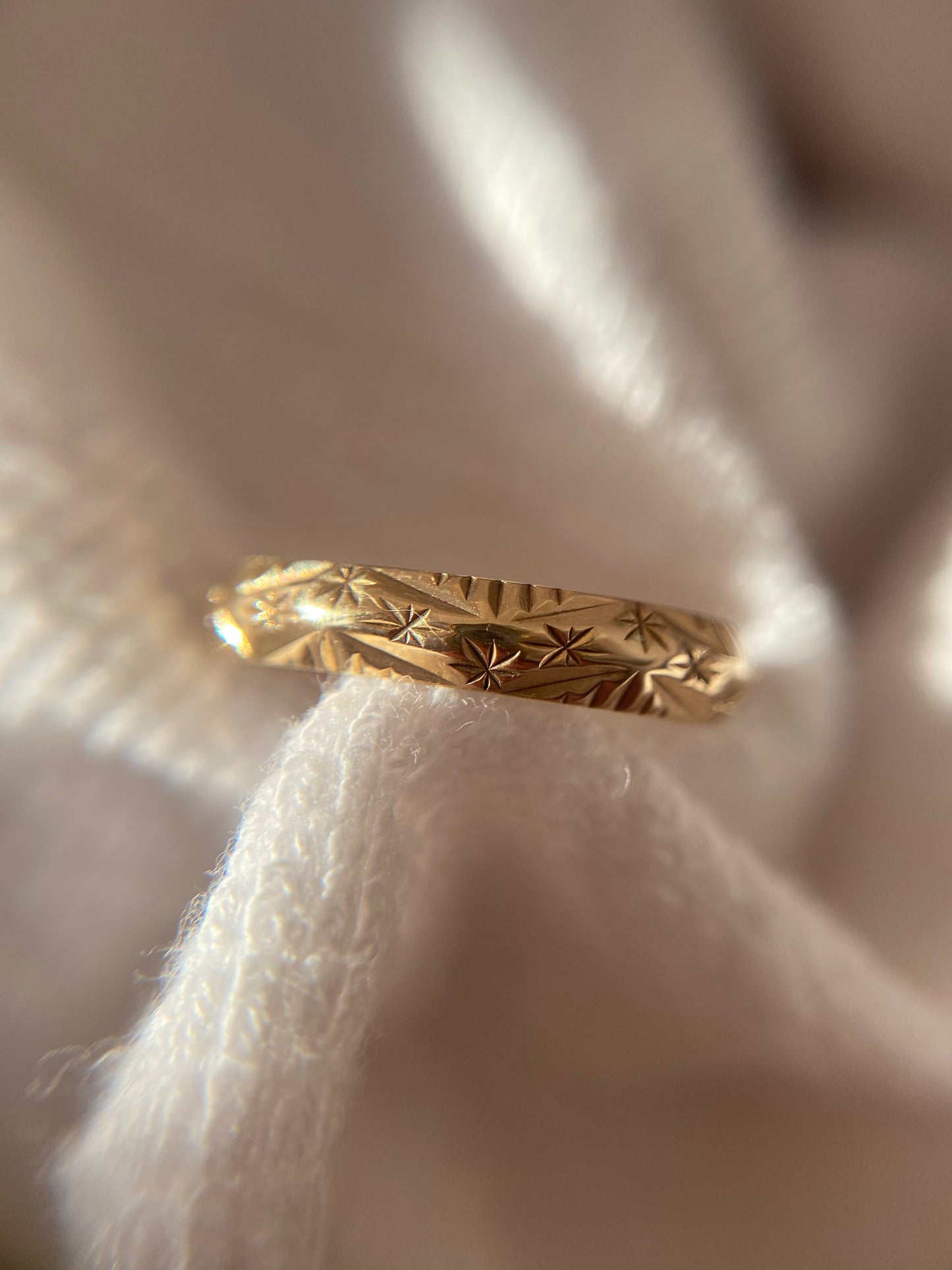 Vintage 9ct Gold Starry Band