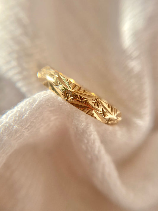 Vintage 9ct Gold Starry Band