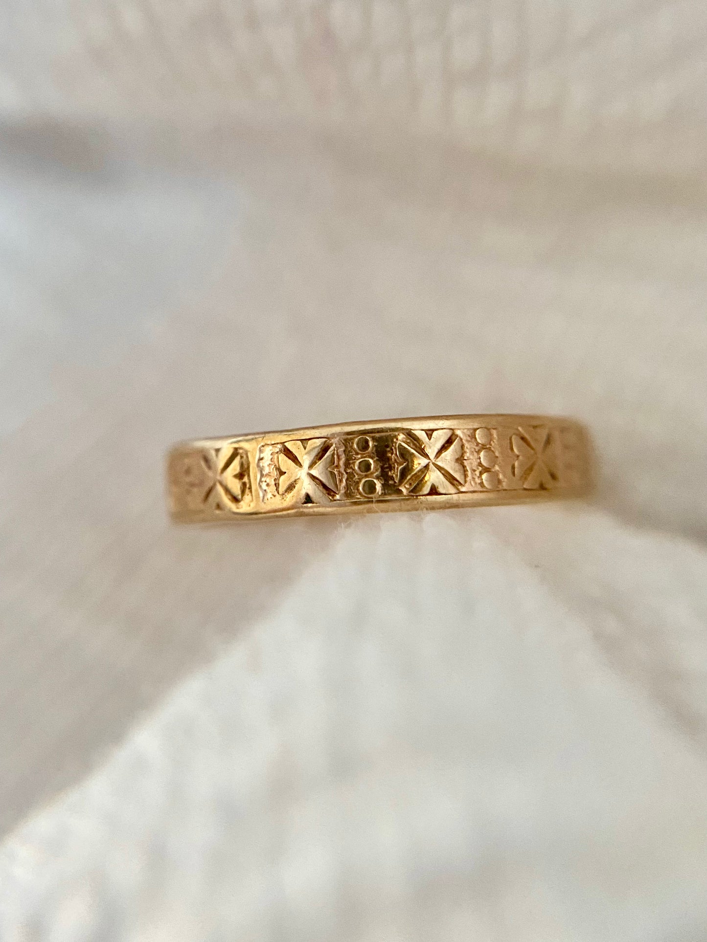 Vintage 9ct Gold Patterned Band