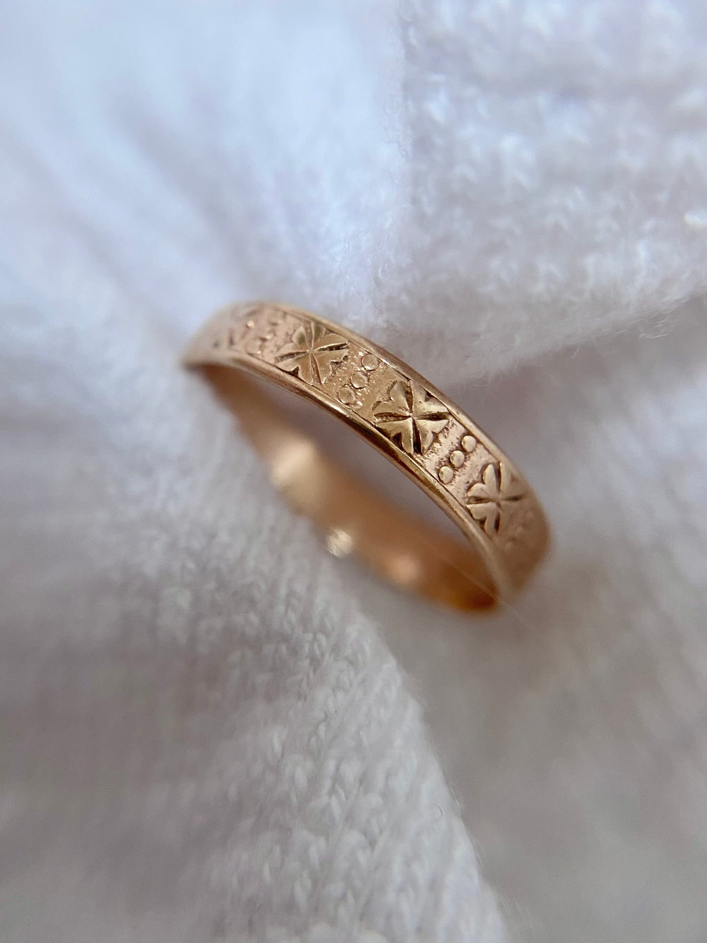 Vintage 9ct Gold Patterned Band