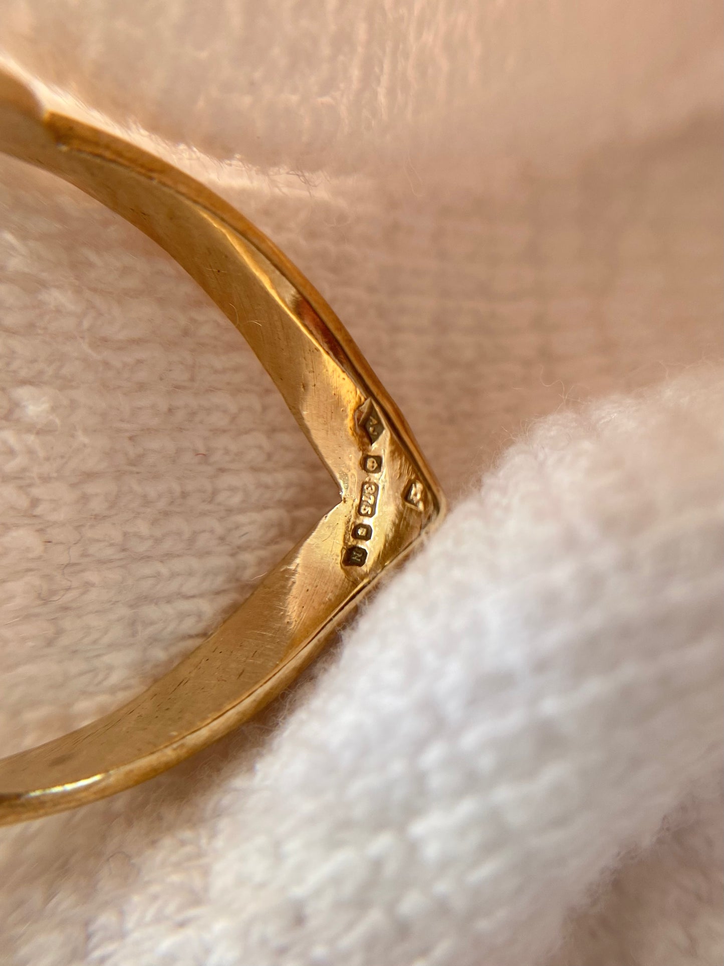 Vintage 9ct Gold Patterned Double Wishbone Ring