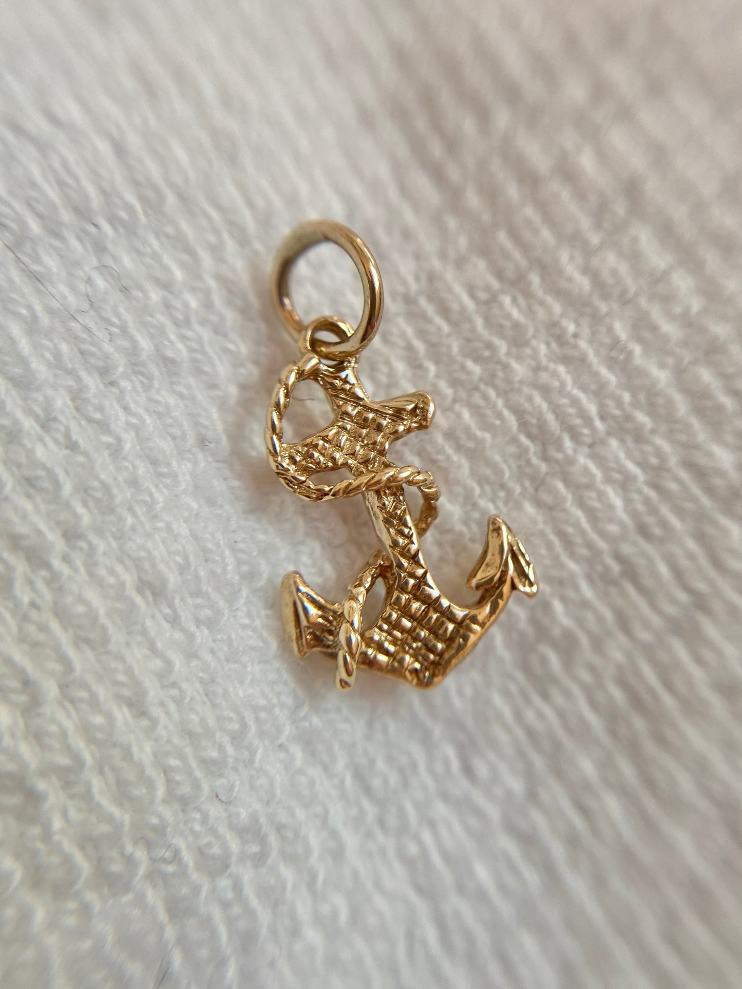 Preloved 9ct Gold Small Anchor Pendant