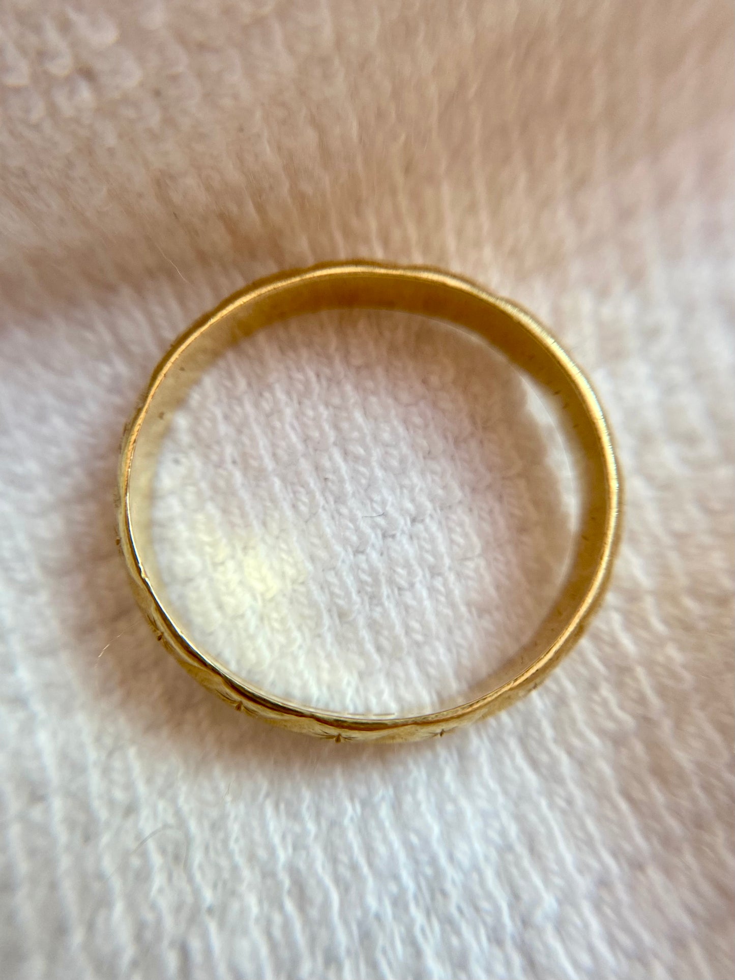 Vintage 18ct Gold Starry Band