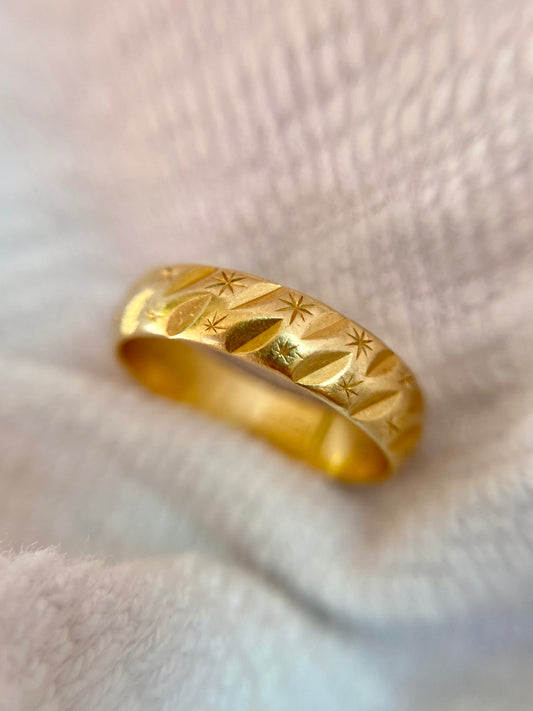 Vintage 18ct Gold Starry Band