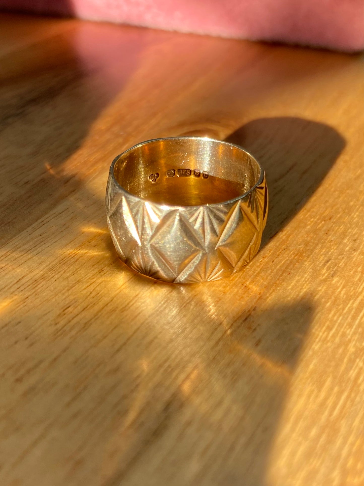 Vintage 9ct Gold Patterned Cigar Band