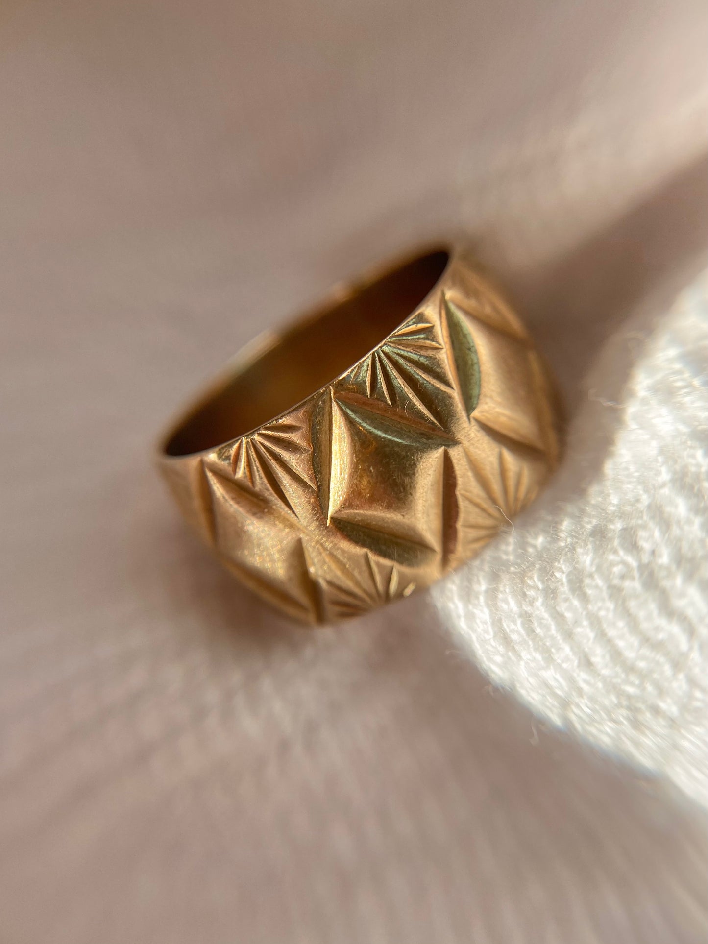 Vintage 9ct Gold Patterned Cigar Band