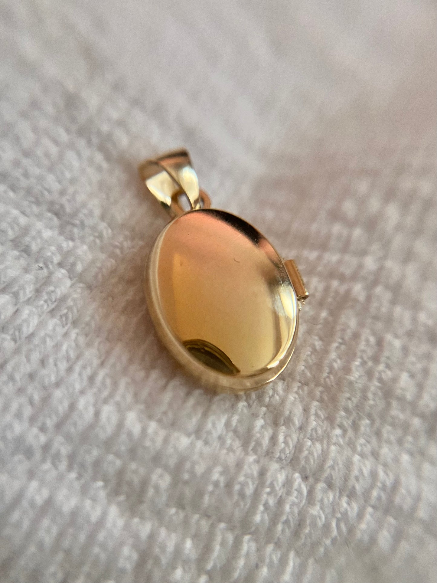 Preloved 9ct Gold Small Locket Pendant