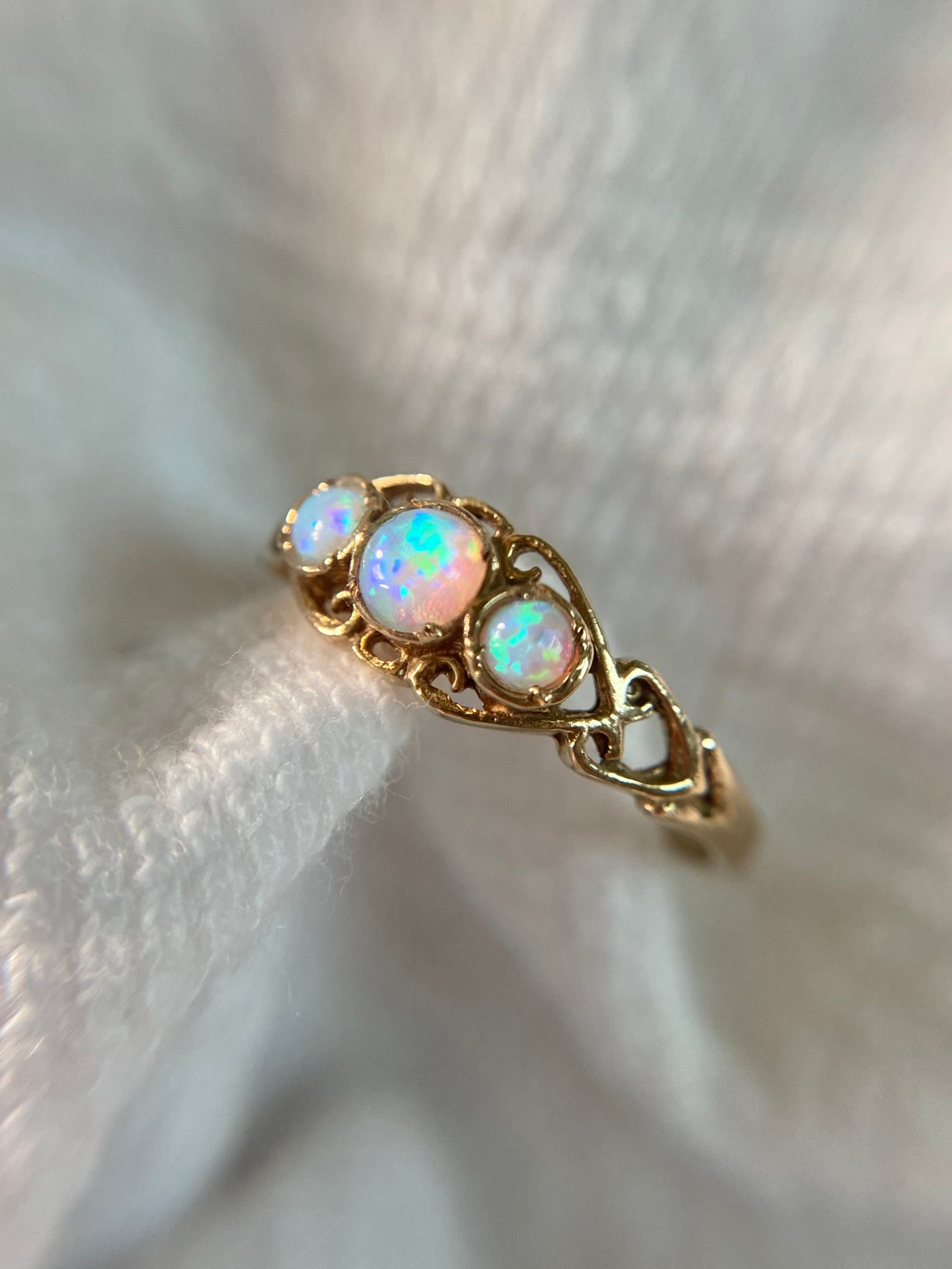 Vintage 9ct Gold Opal Trilogy Ring