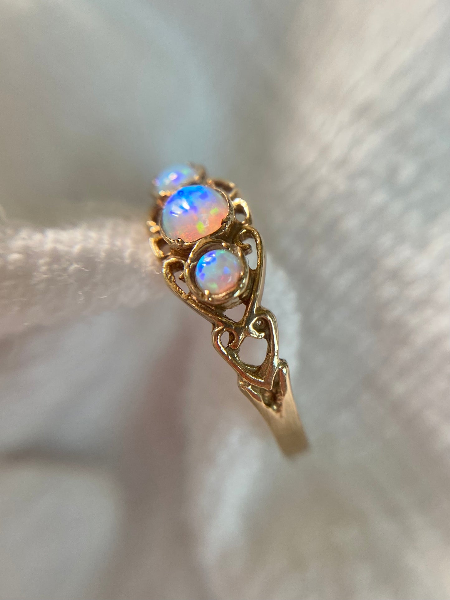 Vintage 9ct Gold Opal Trilogy Ring