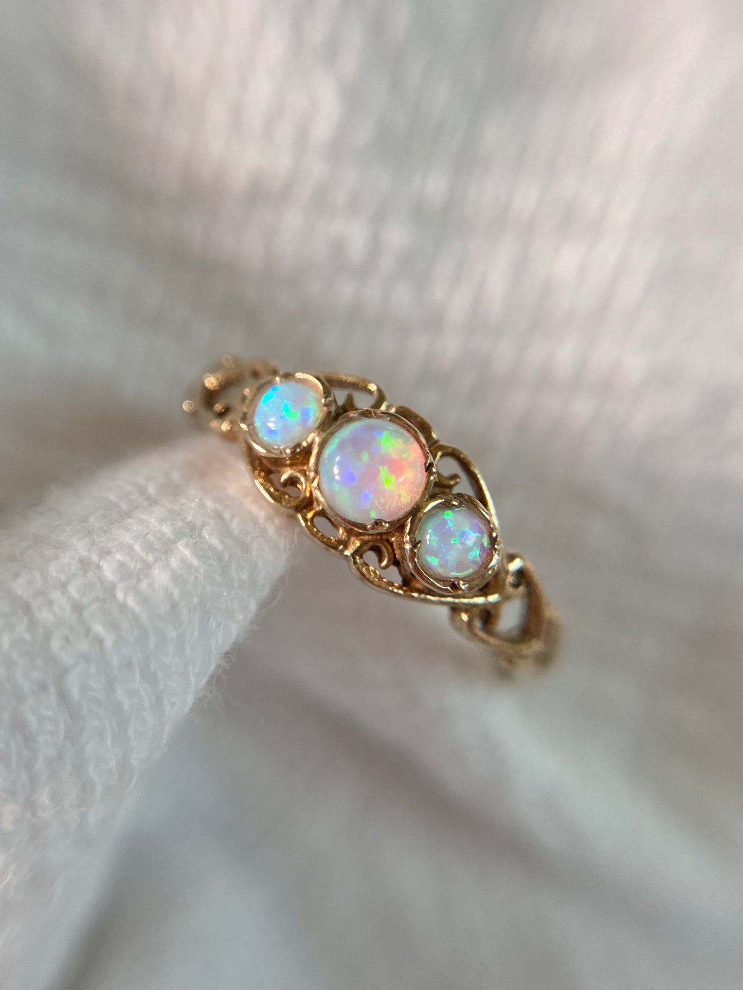 Vintage 9ct Gold Opal Trilogy Ring