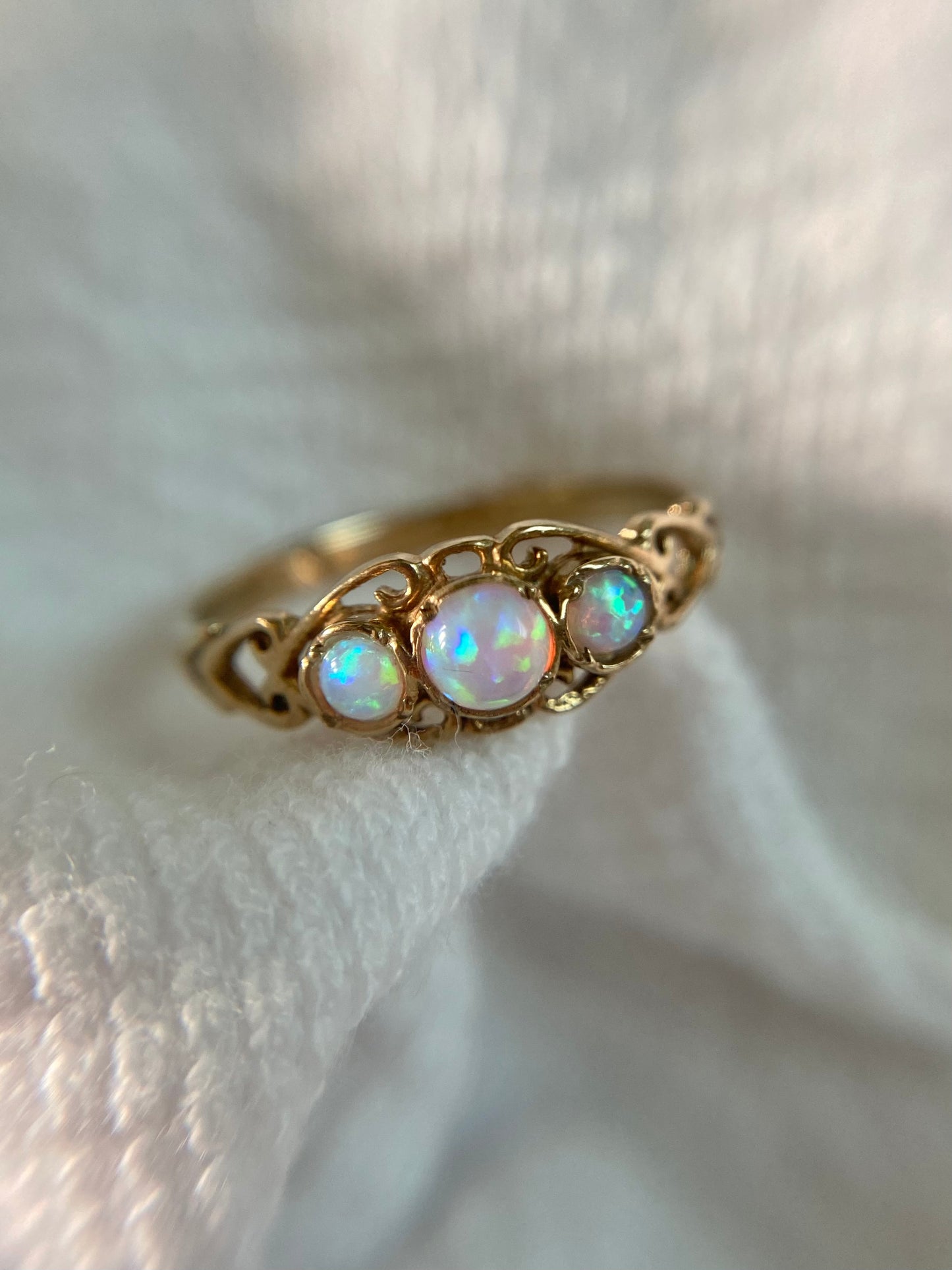 Vintage 9ct Gold Opal Trilogy Ring