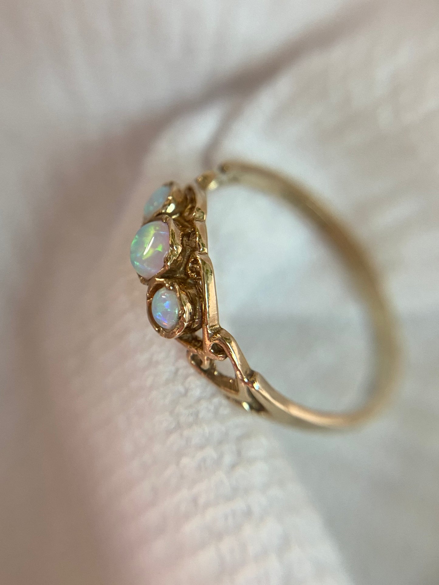 Vintage 9ct Gold Opal Trilogy Ring