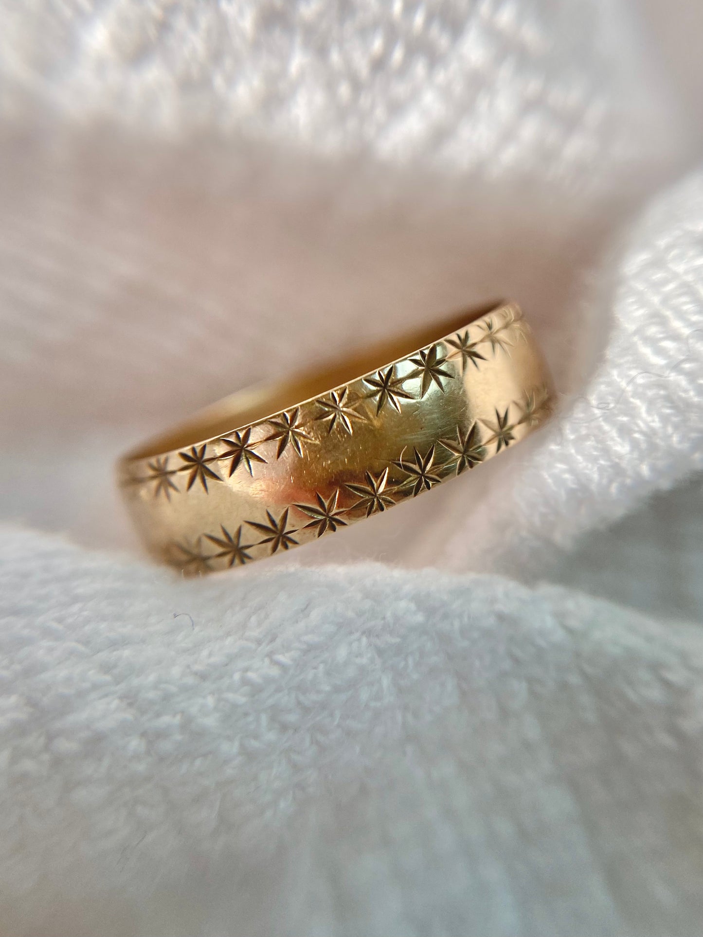 Vintage 9ct Gold Starry Edge Band Ring