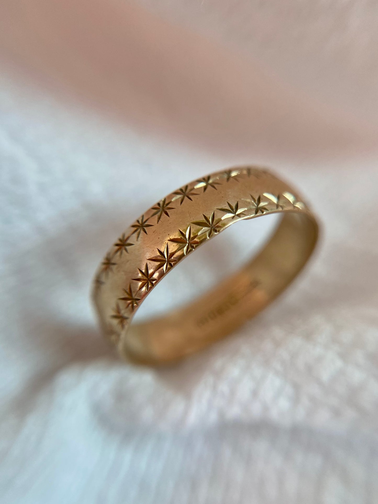 Vintage 9ct Gold Starry Edge Band Ring