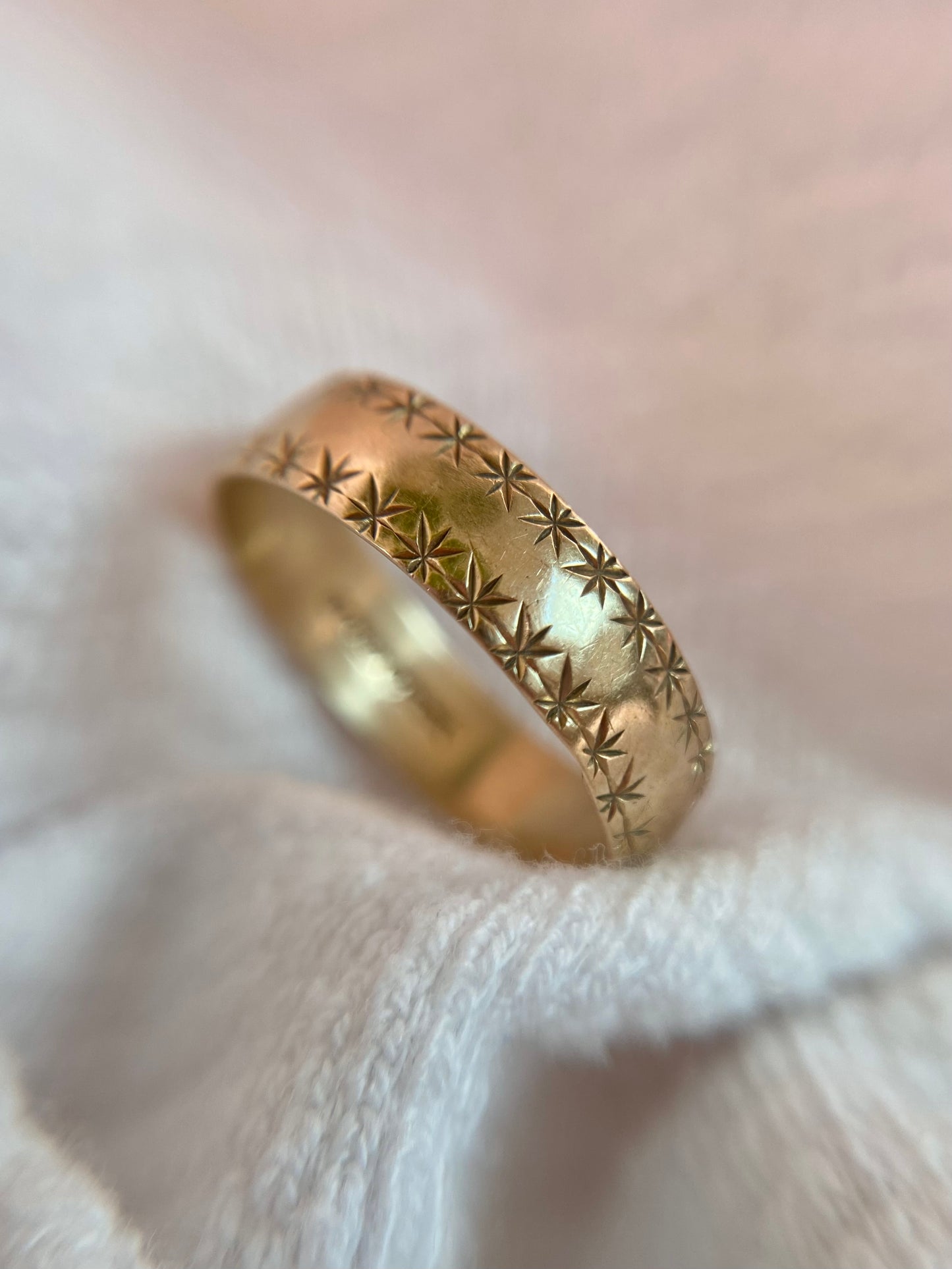 Vintage 9ct Gold Starry Edge Band Ring