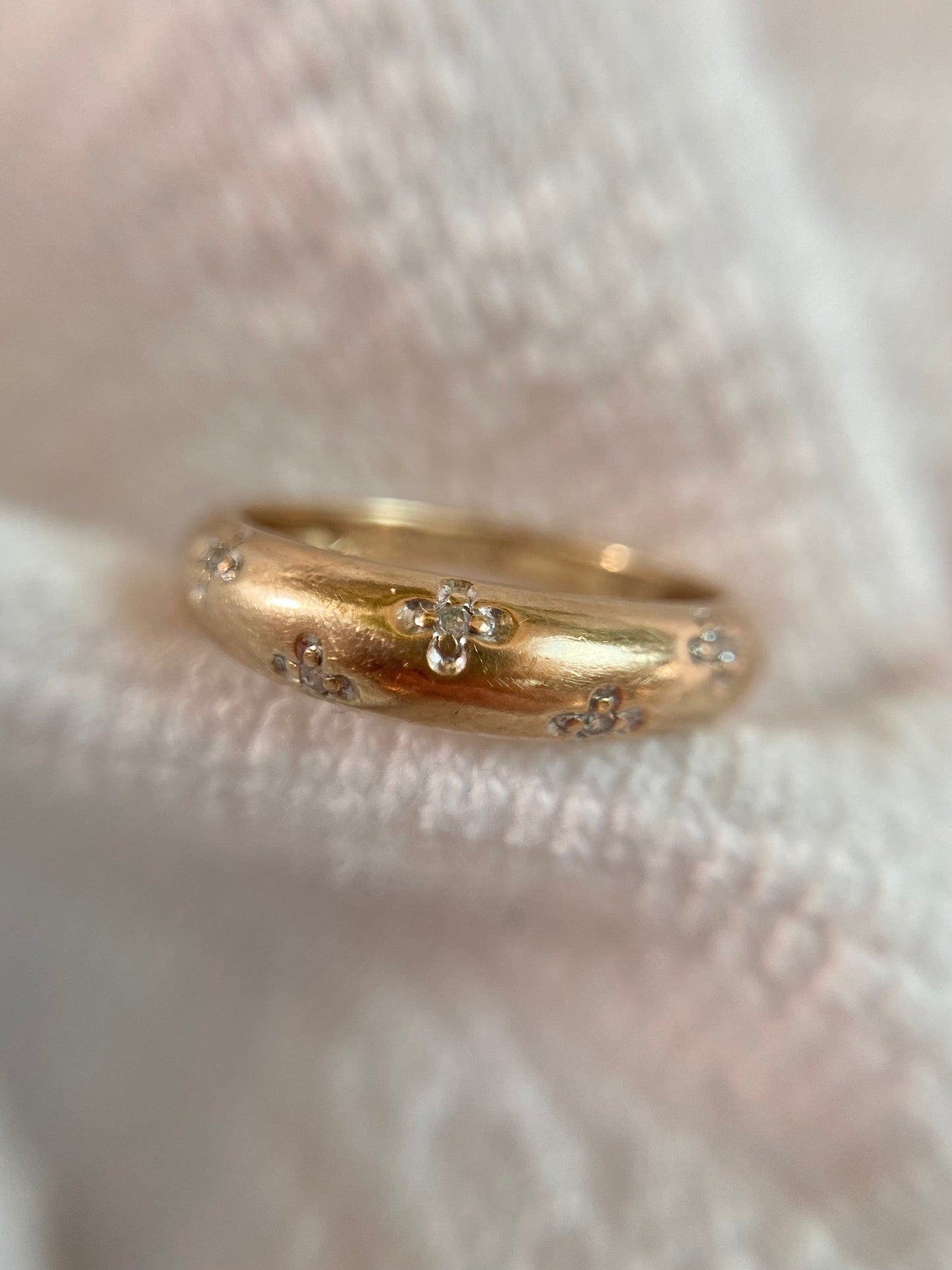 Preloved 9ct Gold Diamond Clover Set Ring