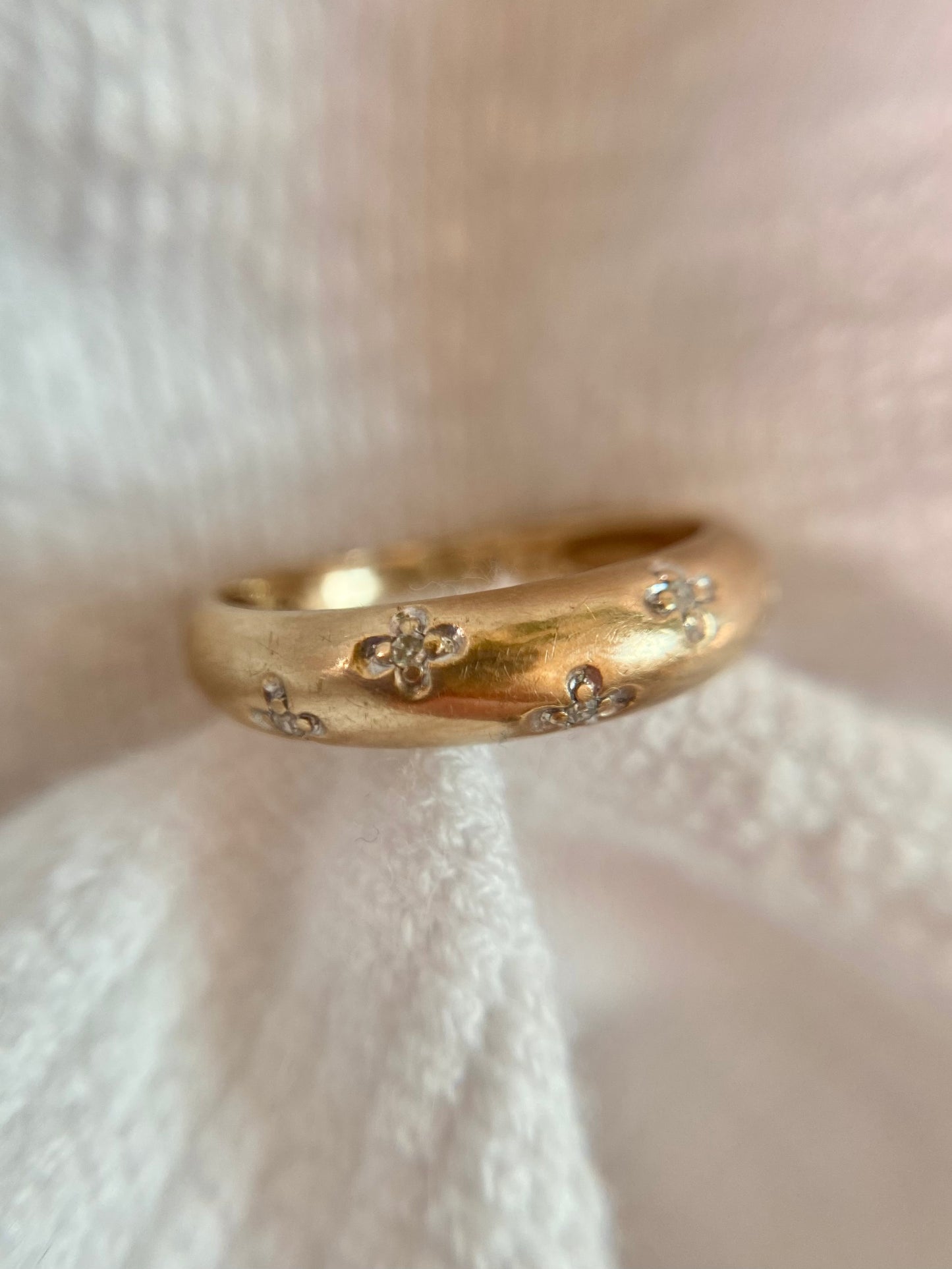 Preloved 9ct Gold Diamond Clover Set Ring