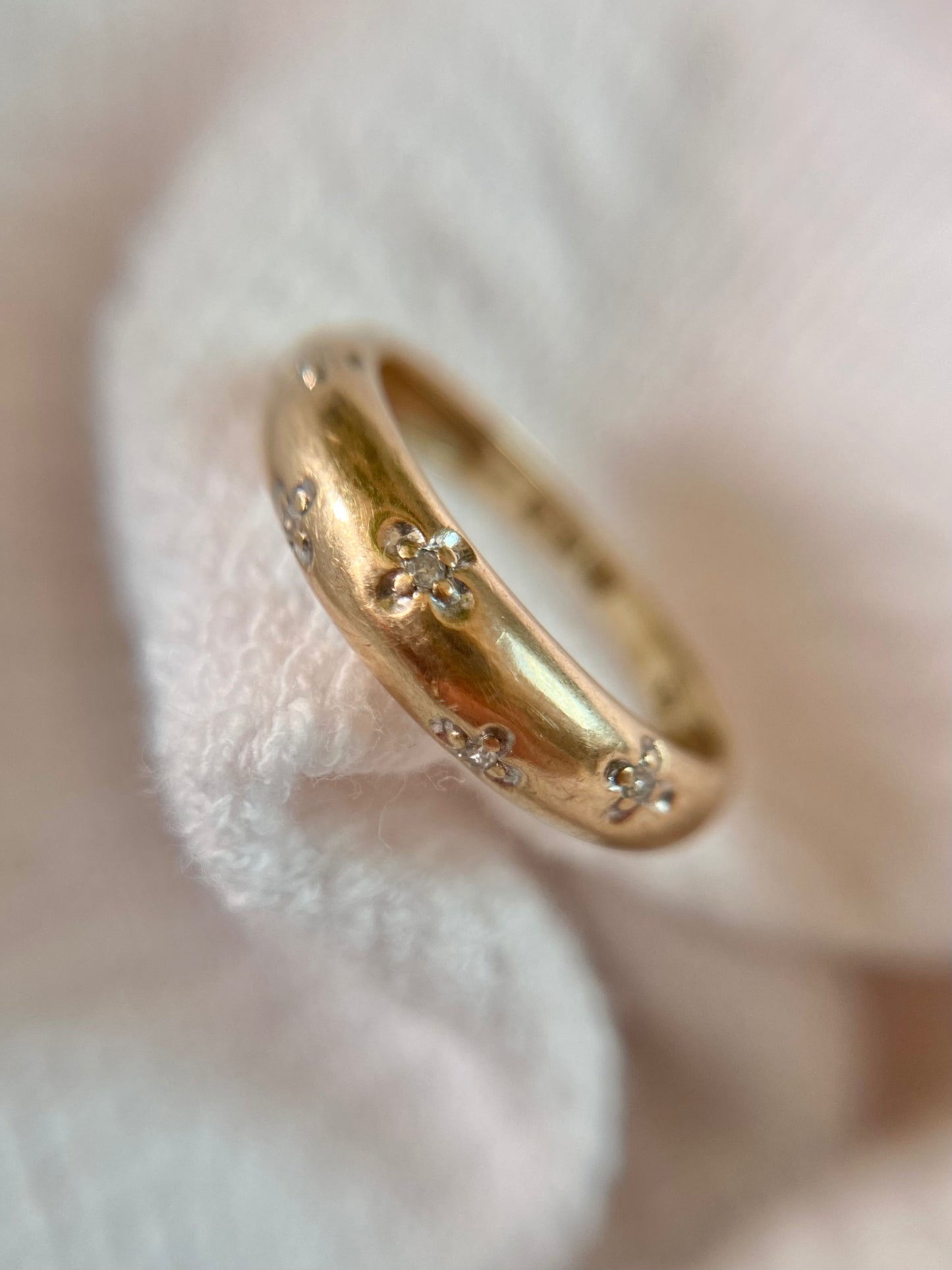 Preloved 9ct Gold Diamond Clover Set Ring