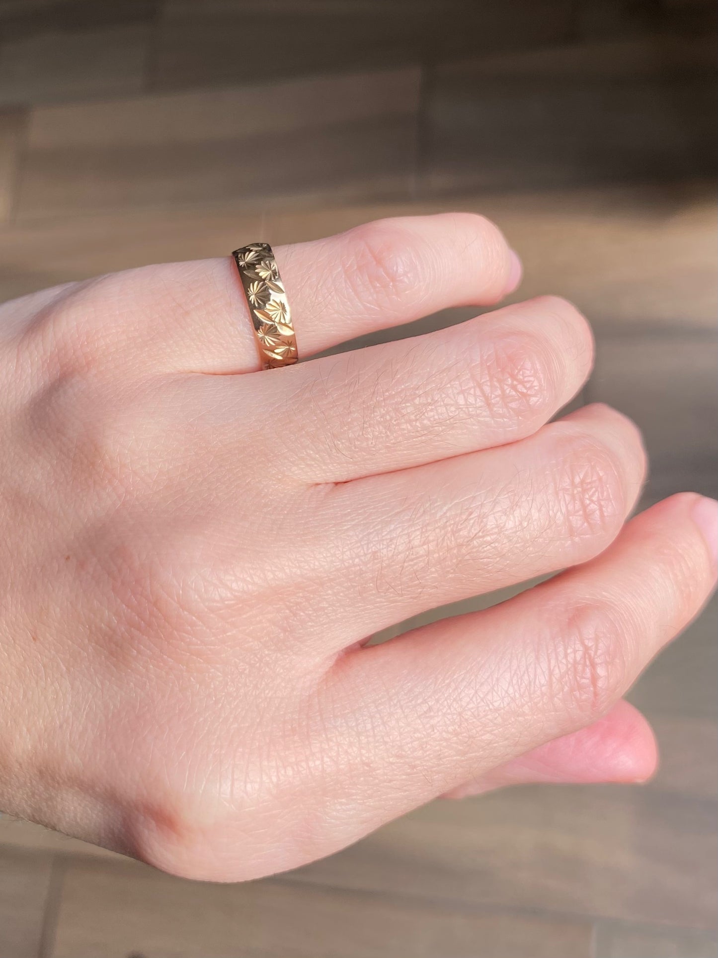 Vintage 9ct Gold Starry Band