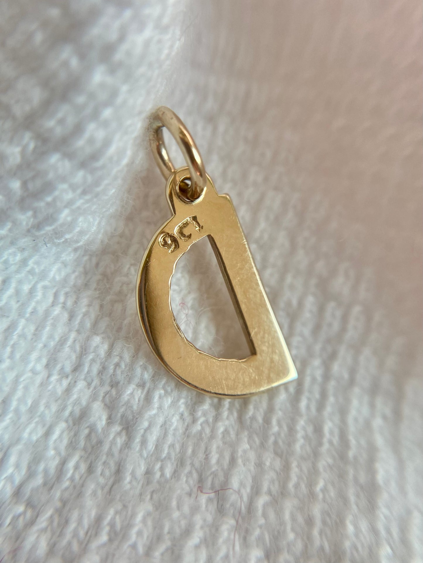 Preloved 9ct Gold Letter D Pendant