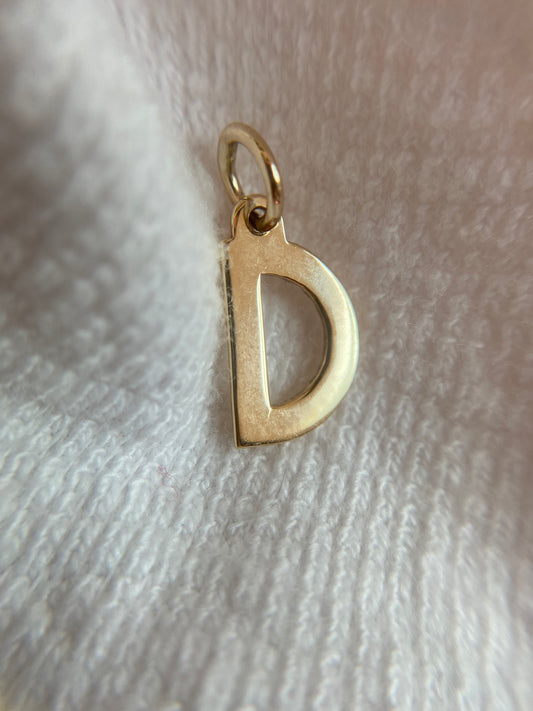 Preloved 9ct Gold Letter D Pendant