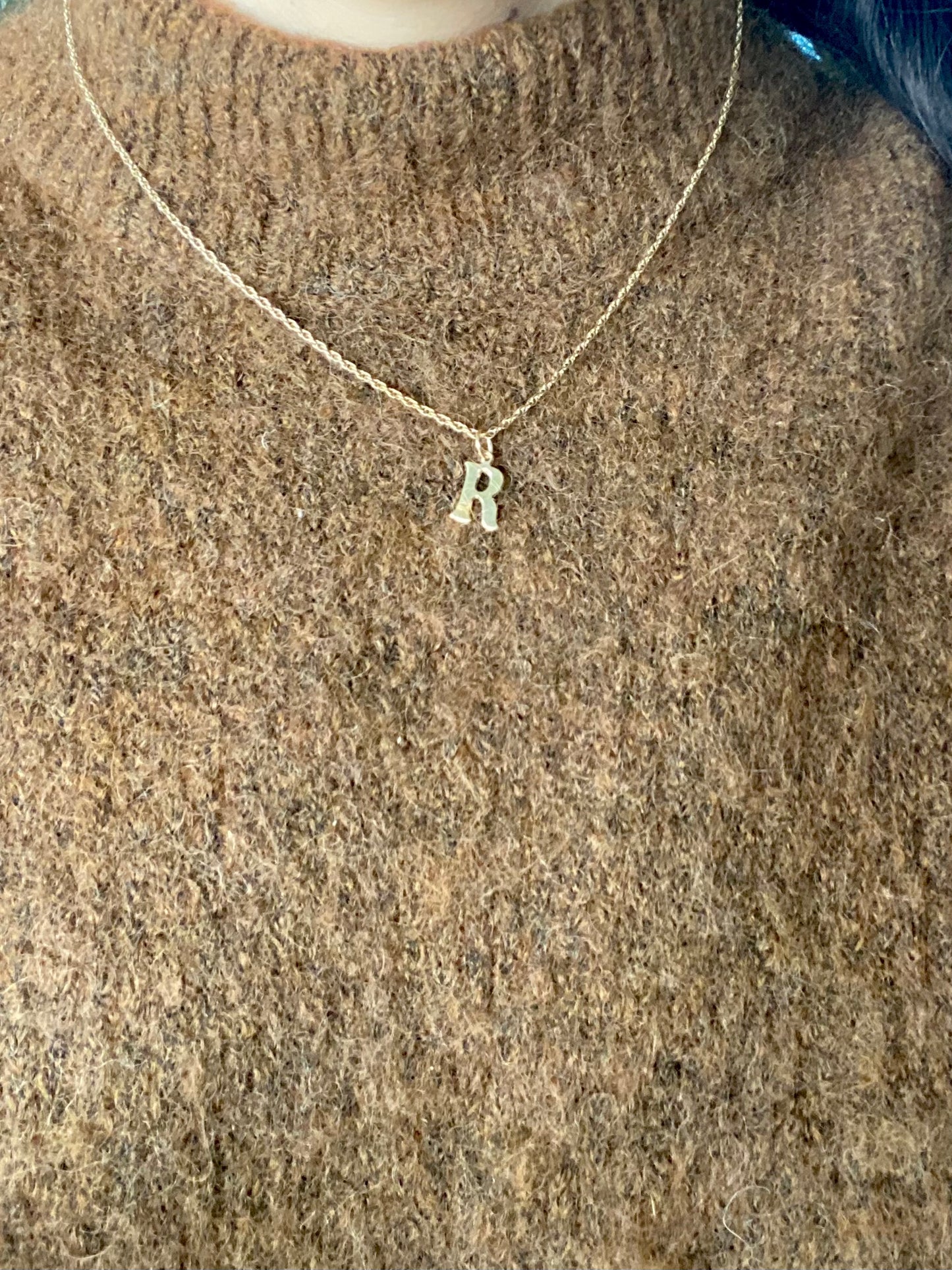 Preloved 9ct Gold Letter R Pendant