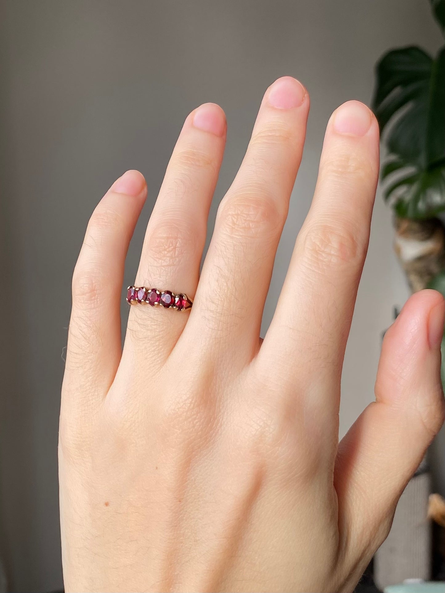 Vintage 9ct Gold 5 Stone Garnet Ring